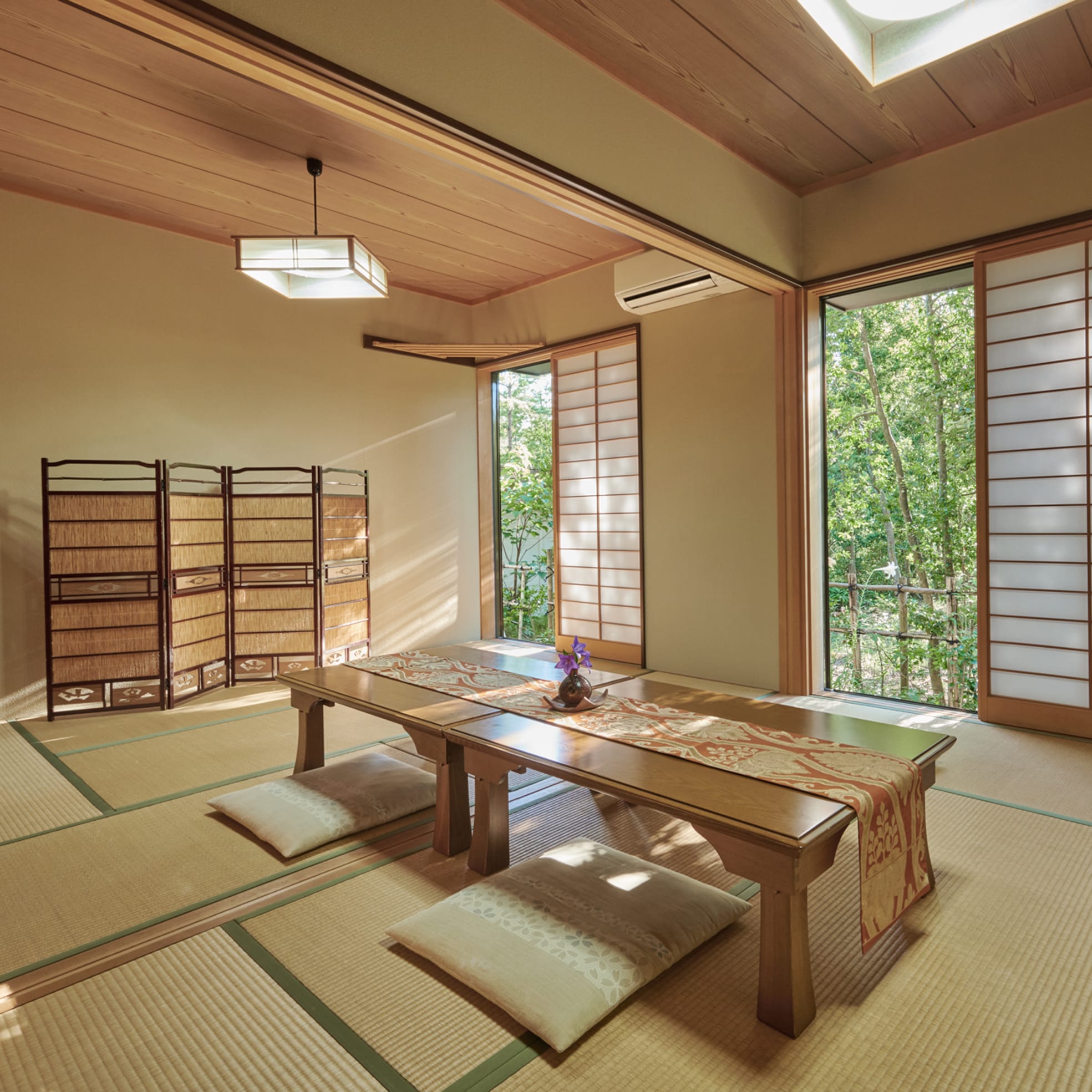 Japanese-style room: adjacent rooms (101, 102)