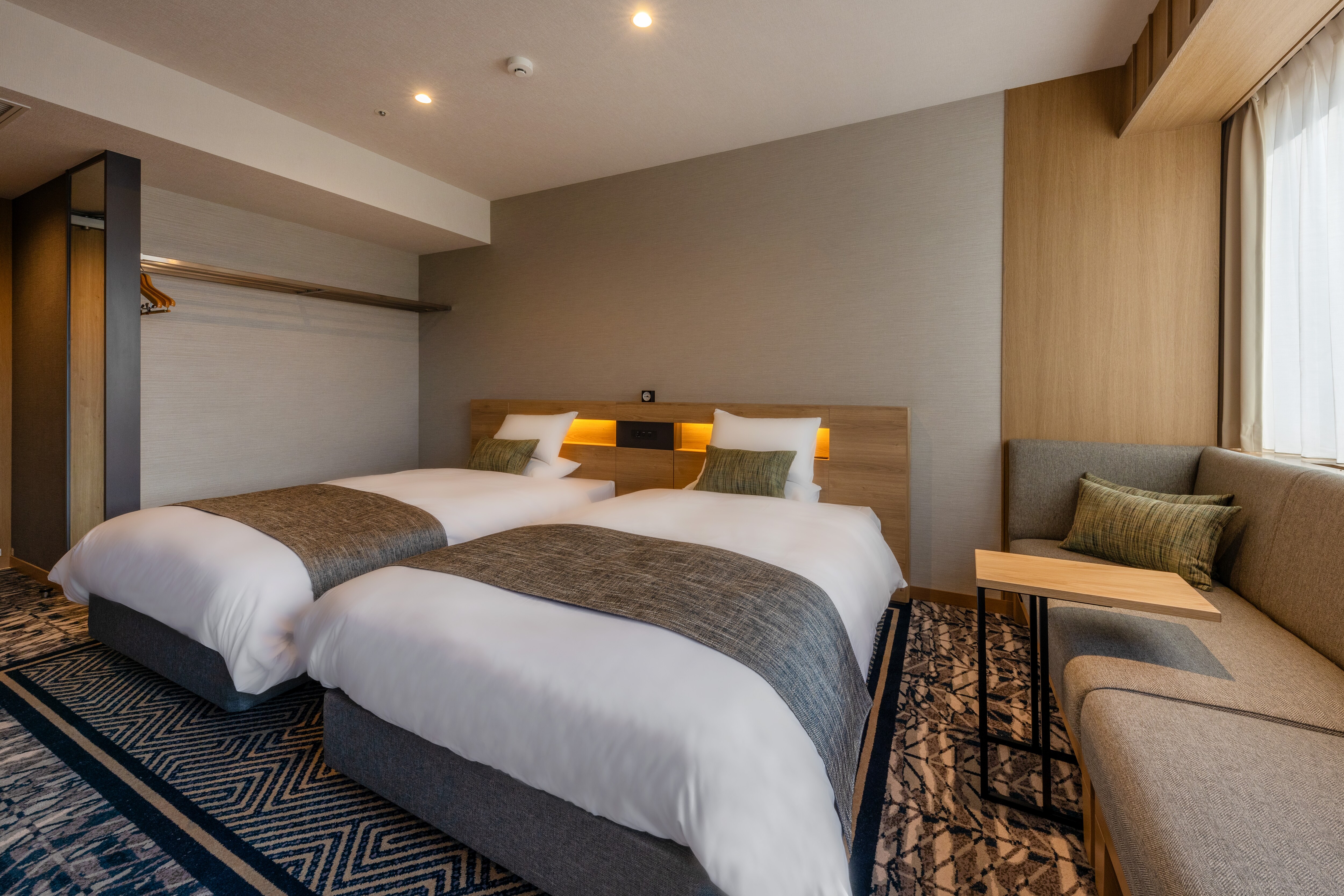 This is an image of the premium twin room.