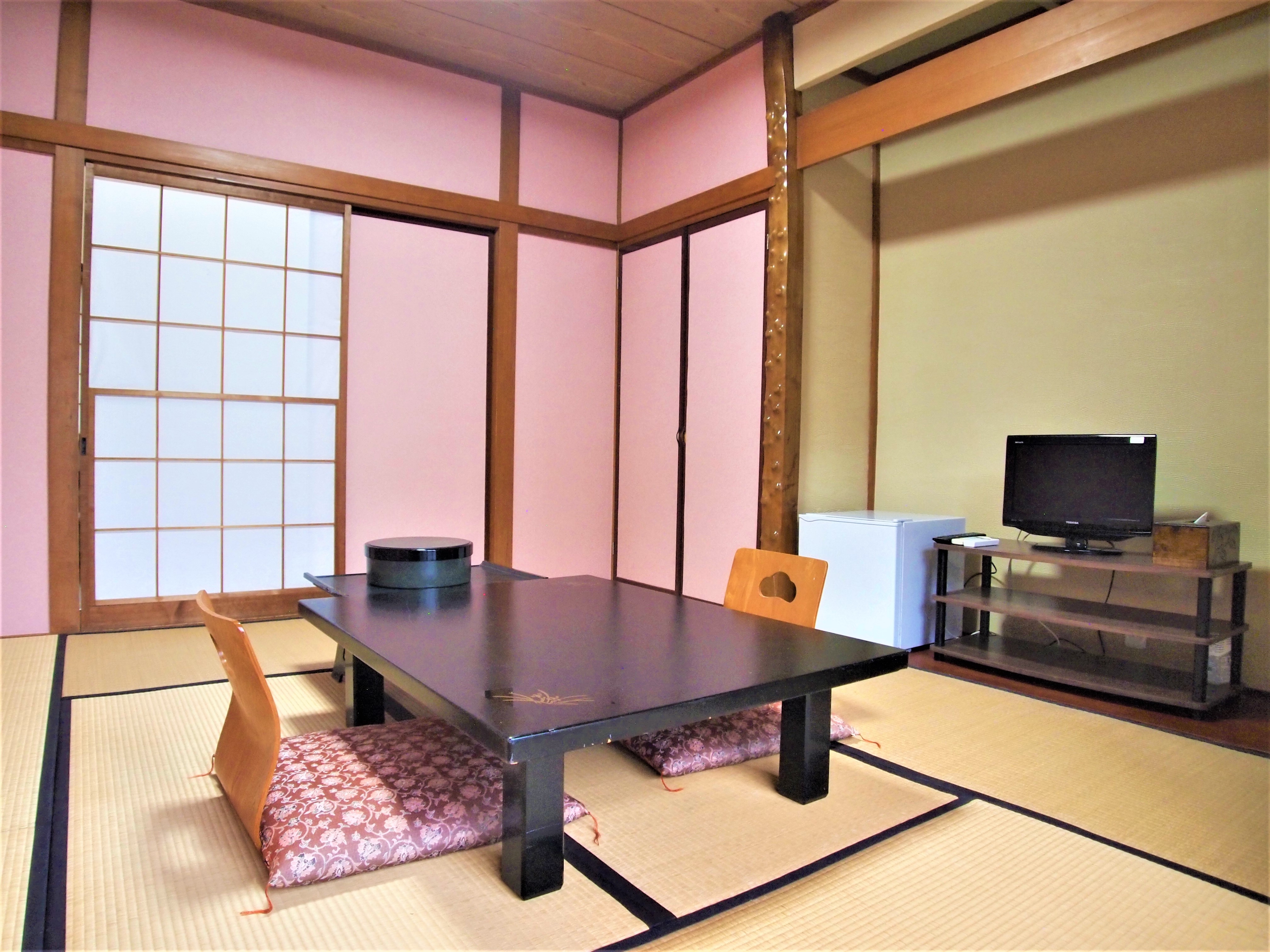 Japanese-style room (8 tatami mats) (2 rooms on the 2nd floor)