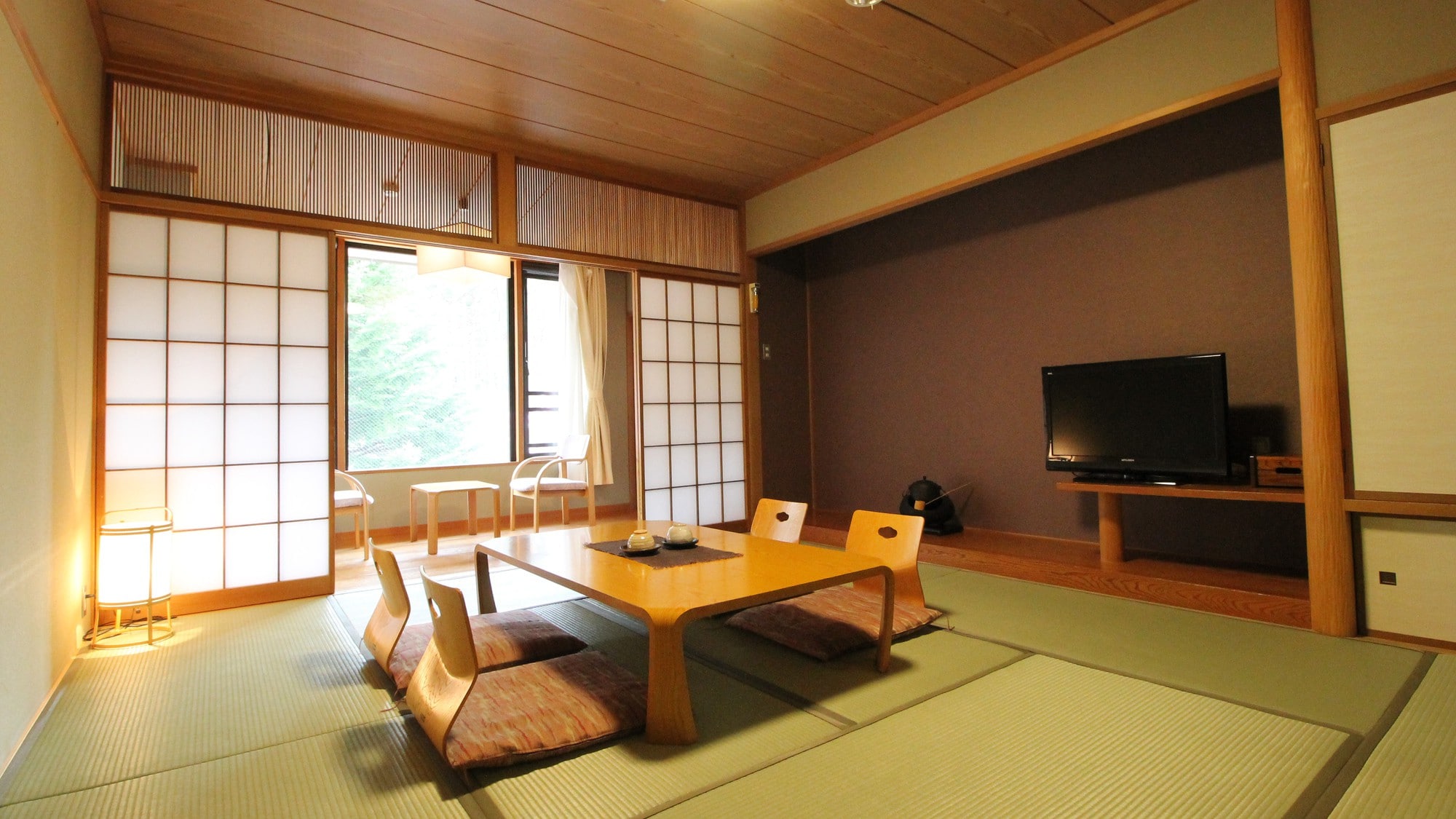 Japanese-style room 10 tatami mats (wide rim)