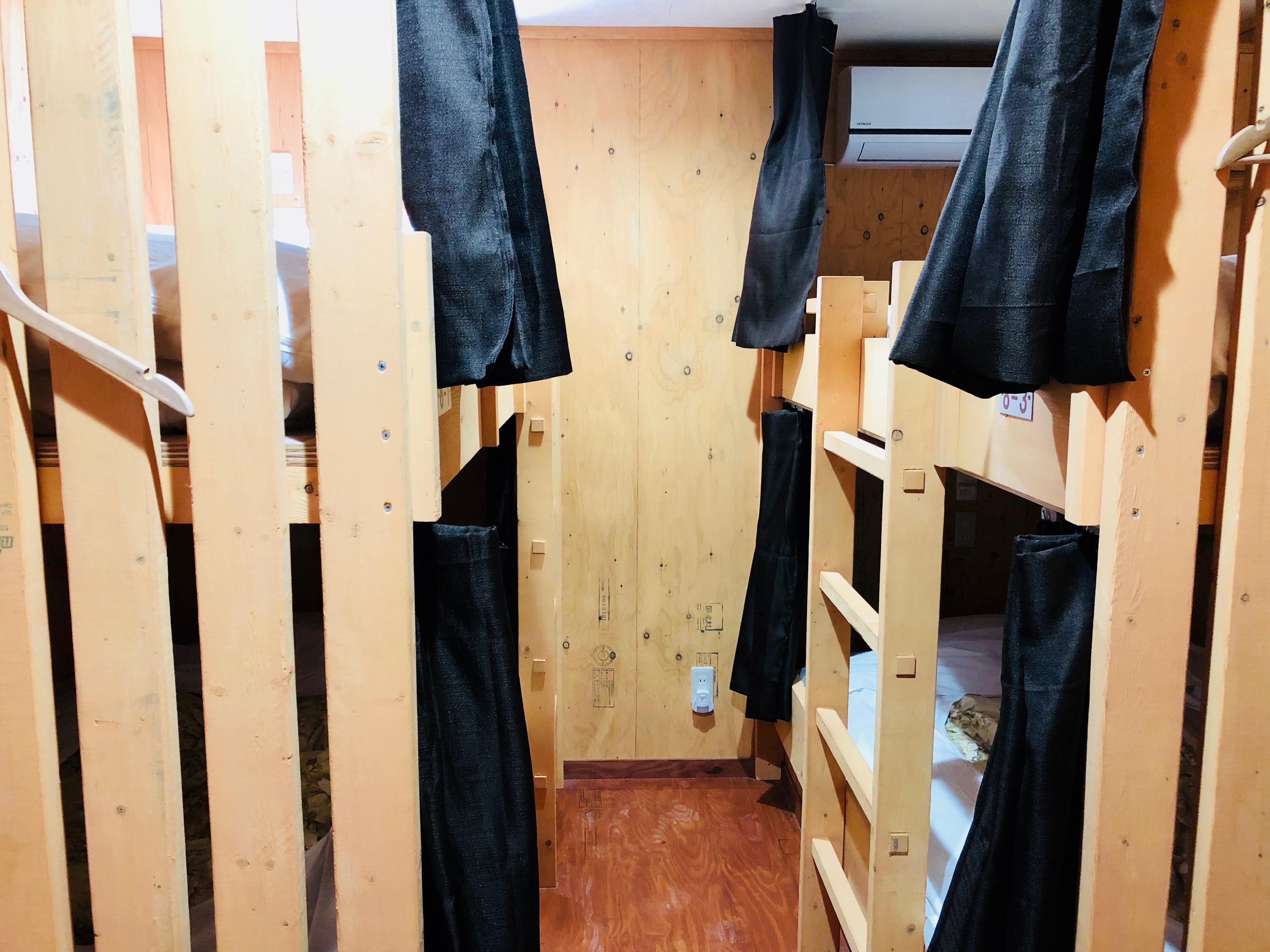 Unisex dormitory bunk bed quadruple room