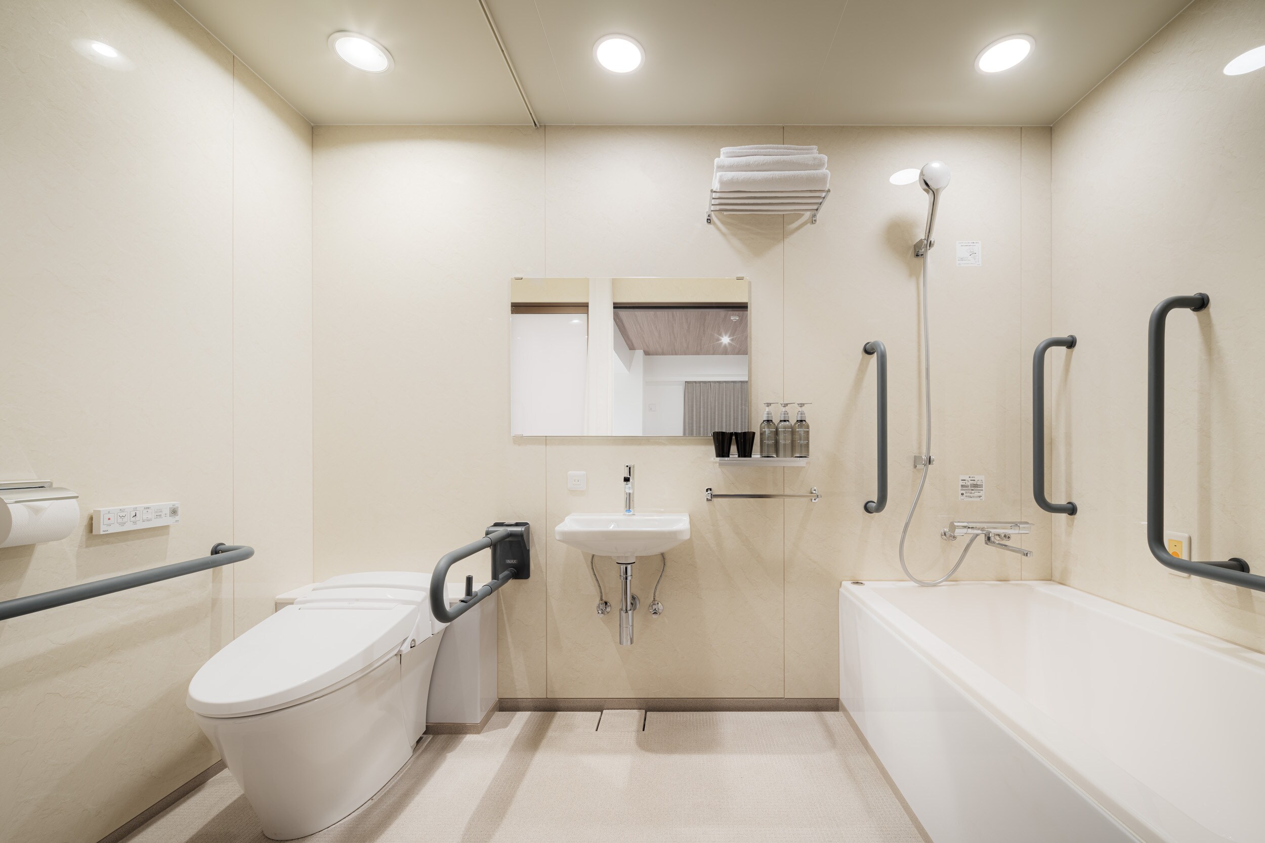 Universal room bathroom