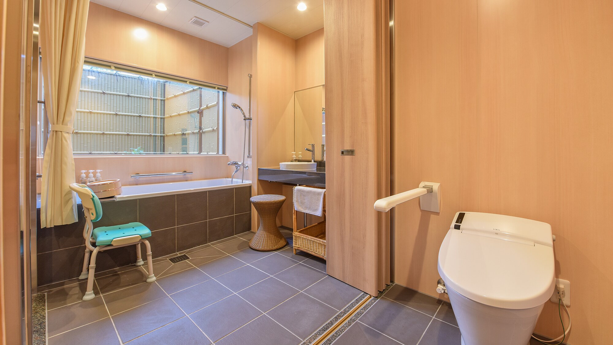 *[Ví dụ phòng khách] Phòng đặc biệt có ban công nhìn ra biển (không hút thuốc)