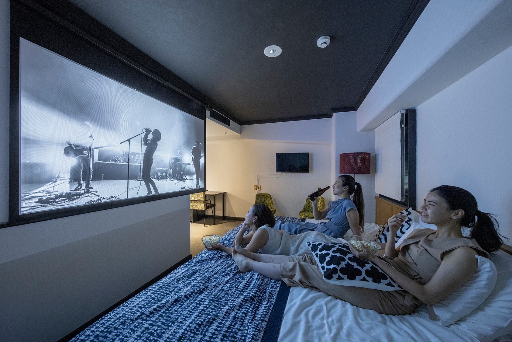 theater twin room