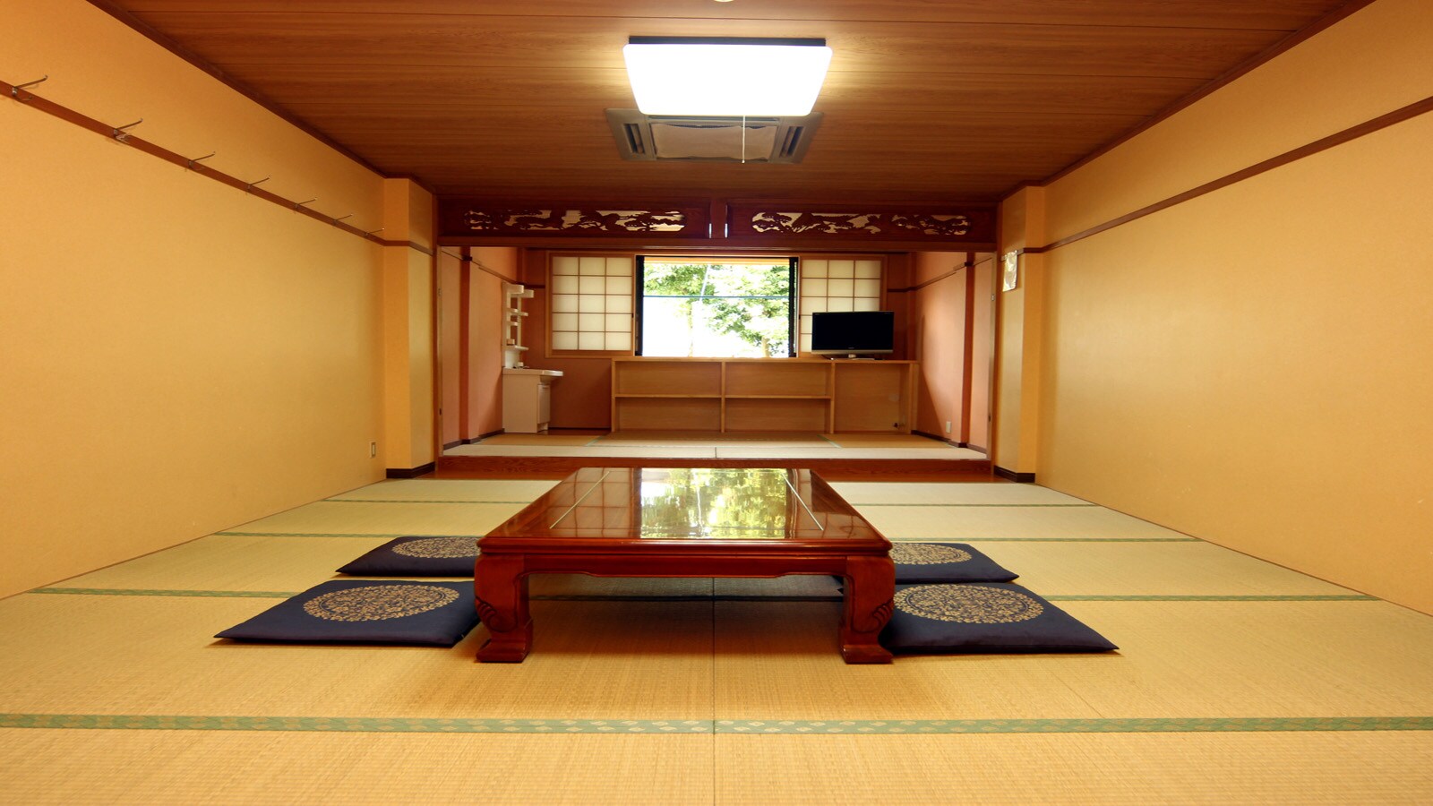 12 tatami Japanese-style room★Kotatsu in winter
