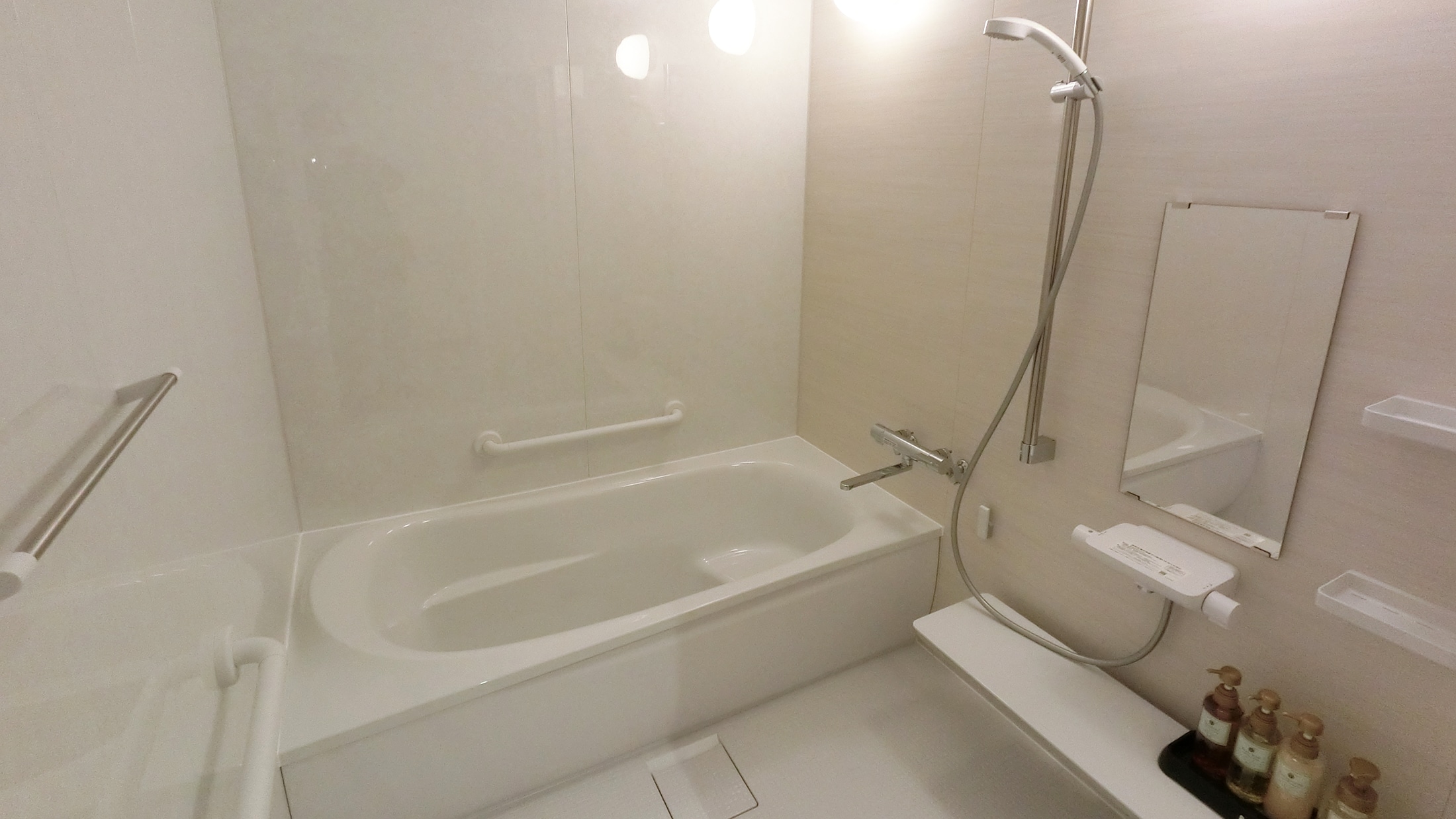 Kamar Universal Kaede: Kamar mandi (terpisah dari toilet)