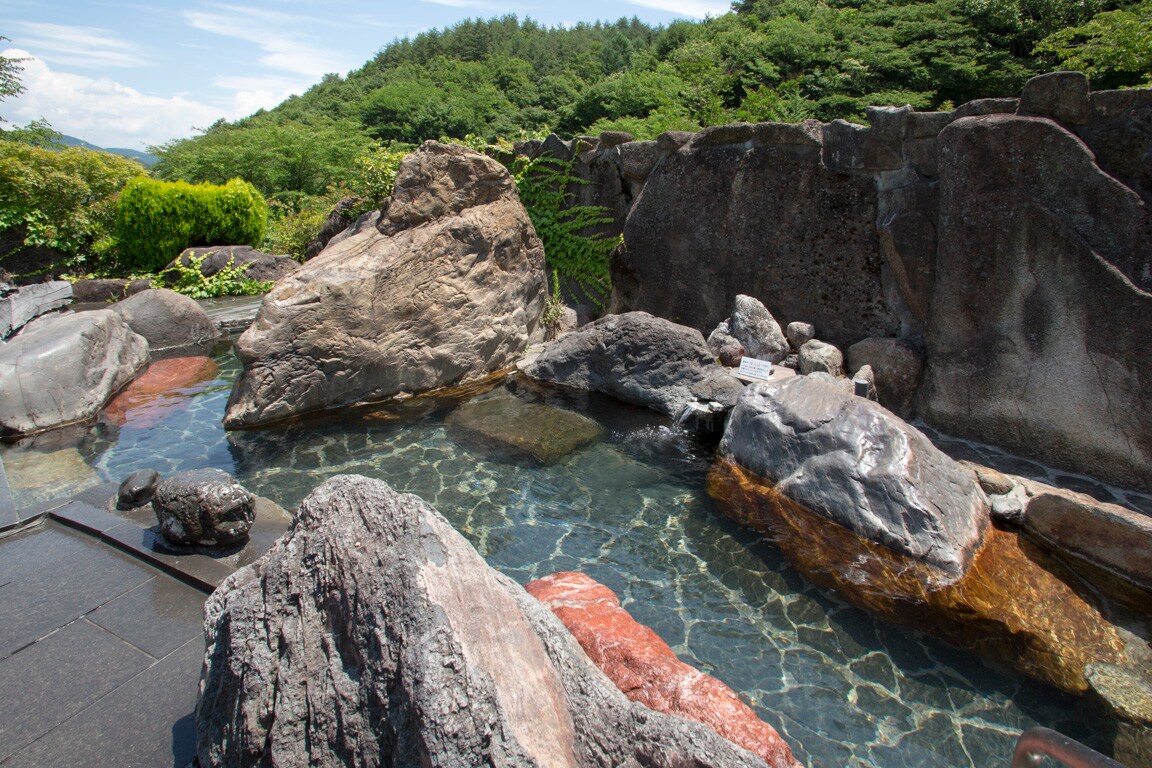 Men's open-air bath The source of the hot spring is the "Yamadoyu" which is famous as a hot spring that grants immortality and longevity and has been flowing since the Asuka period.