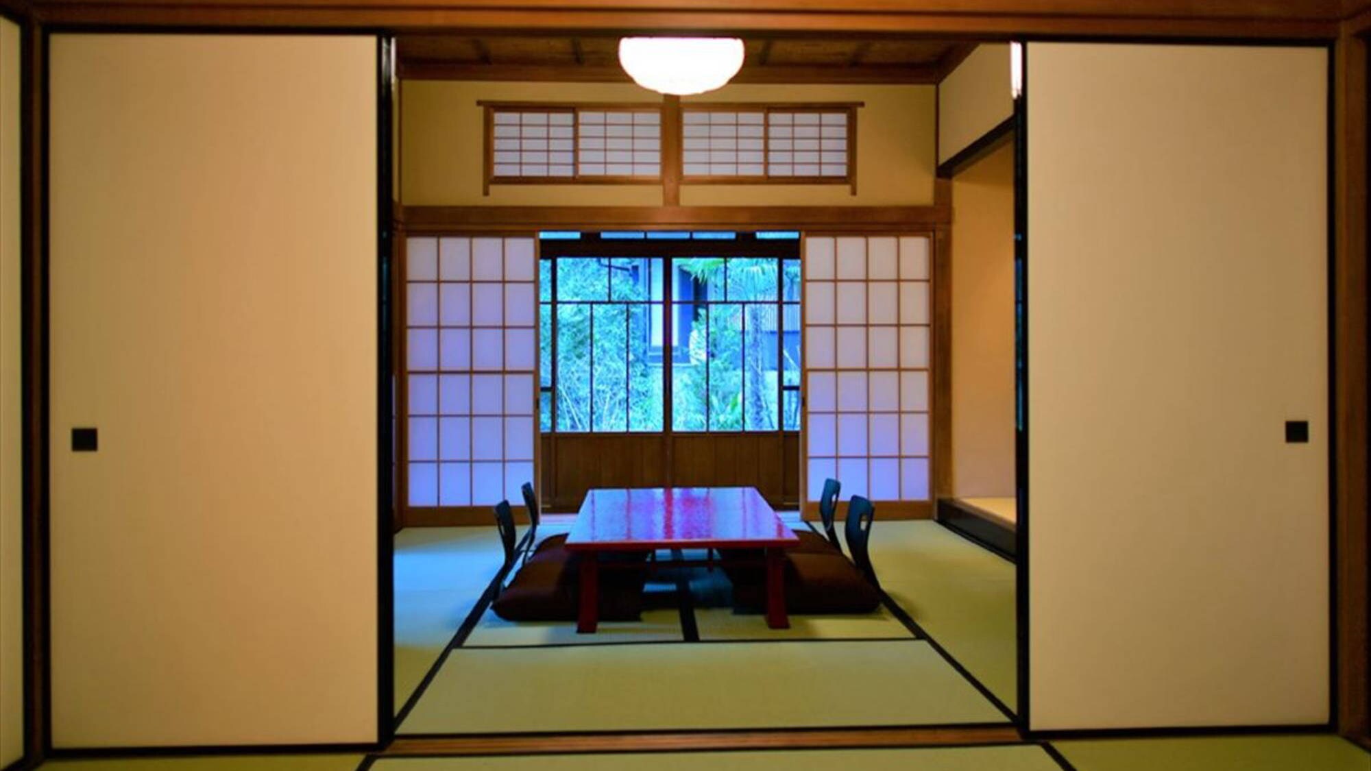 1st floor [Registered tangible cultural property, with hot spring cypress bath] Old building, futon