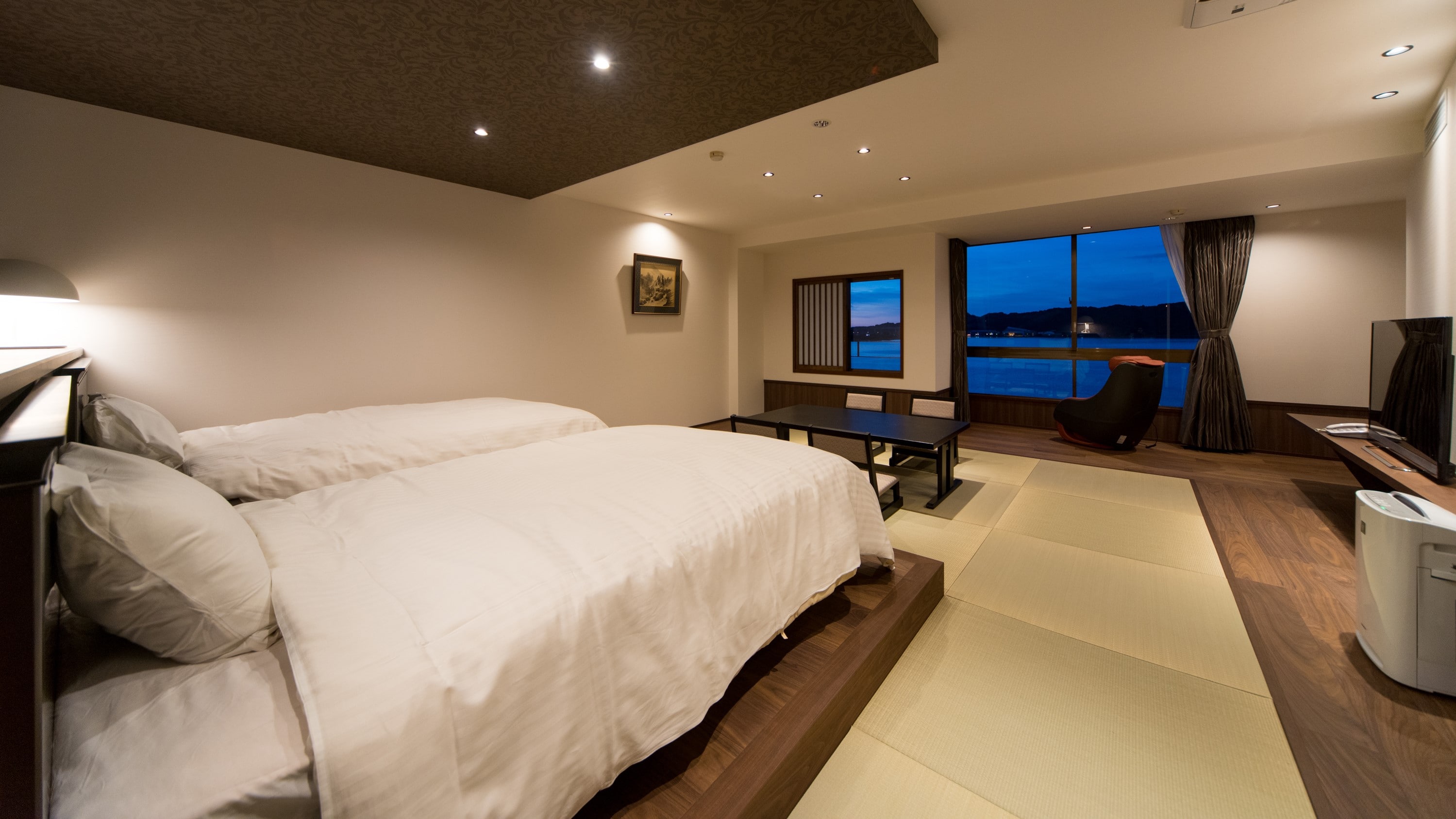Guest room with free-flowing hot spring bath, 4th floor "Kako"