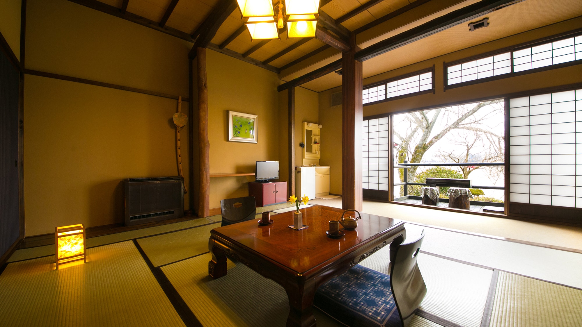 [Kyo no Ma] A room where you can feel the atmosphere of the four seasons from the terrace. The time after the bath is also exceptional.