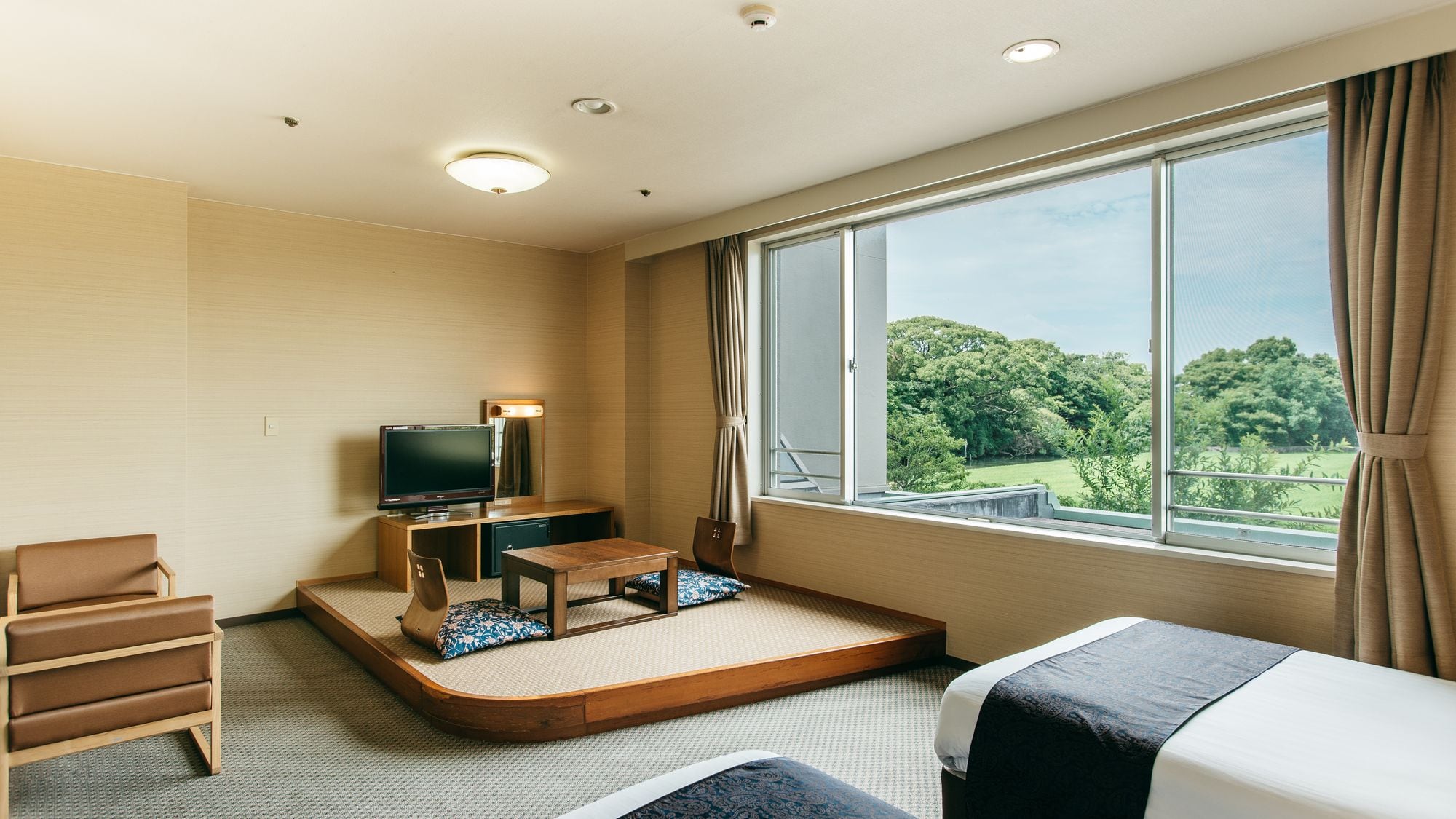 Twin room (with bath) "32 square meters"