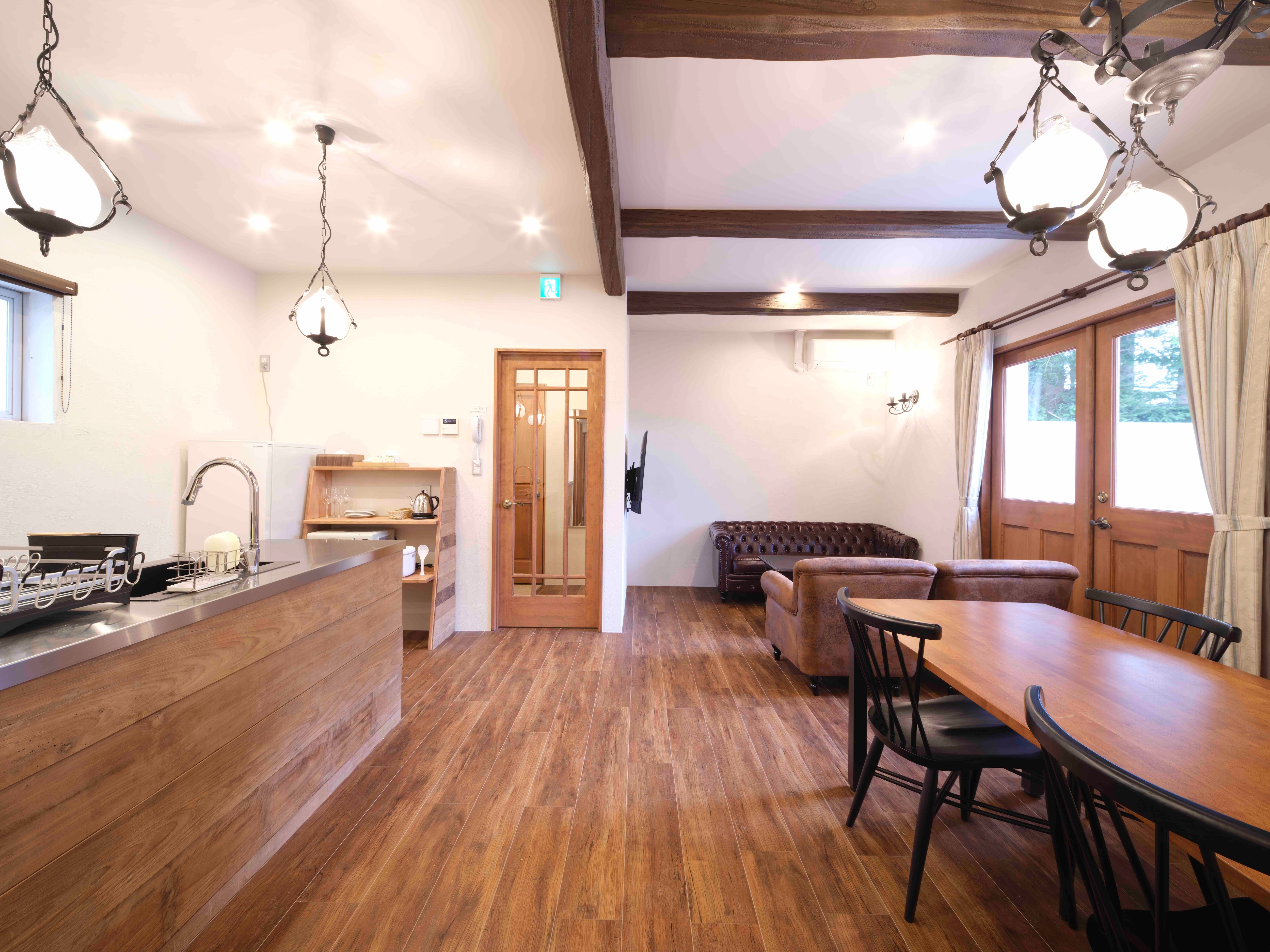 Antique Cottage South -South Building-