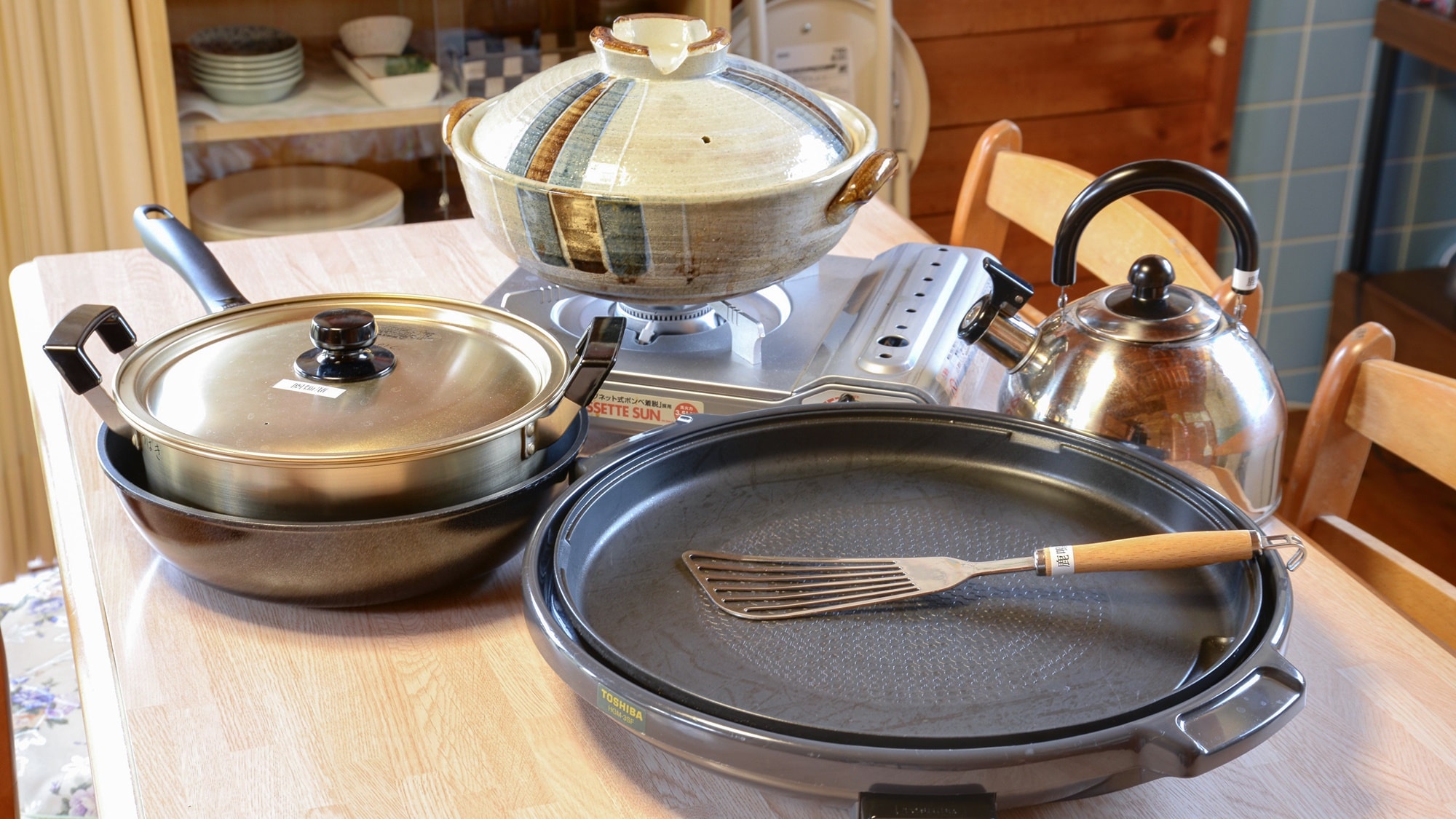 * [Room cooking utensils (example)]