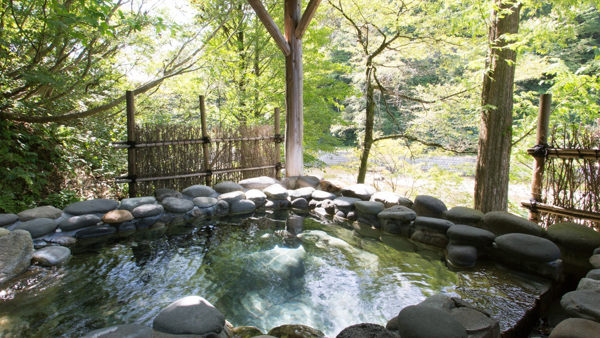 [Yama no Yu open-air stone bath] Soothe yourself with one of Japan's richest "strongly salted cold mineral springs" (Private time: around 16:00 to around 22:00)