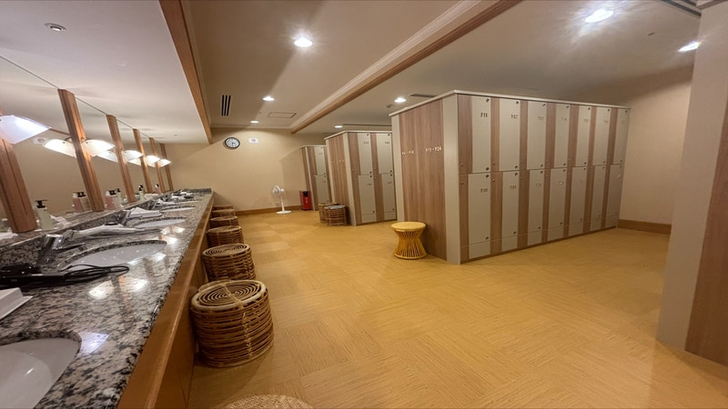 Large bath and changing room