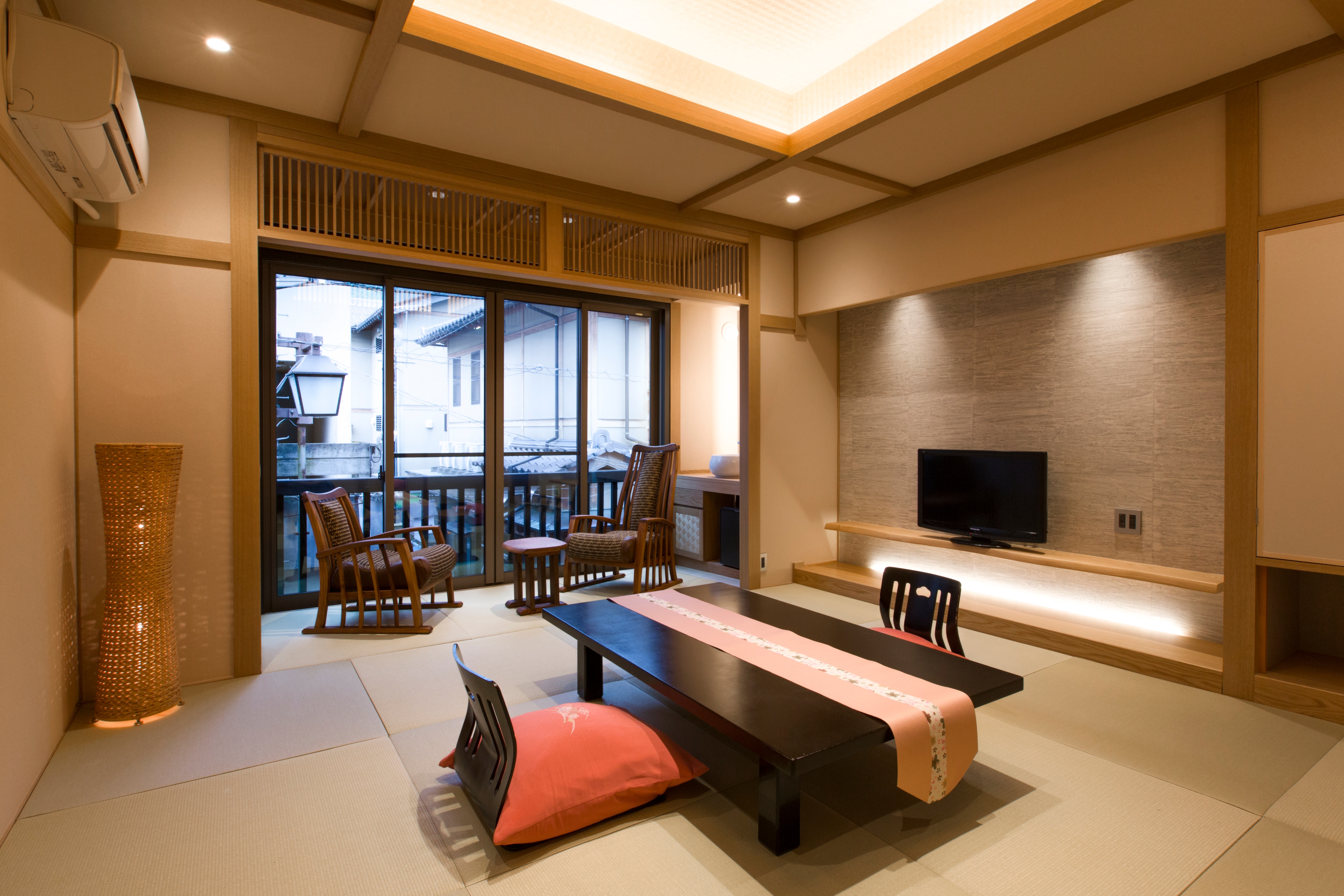 Japanese-style room 8 to 10 tatami mats