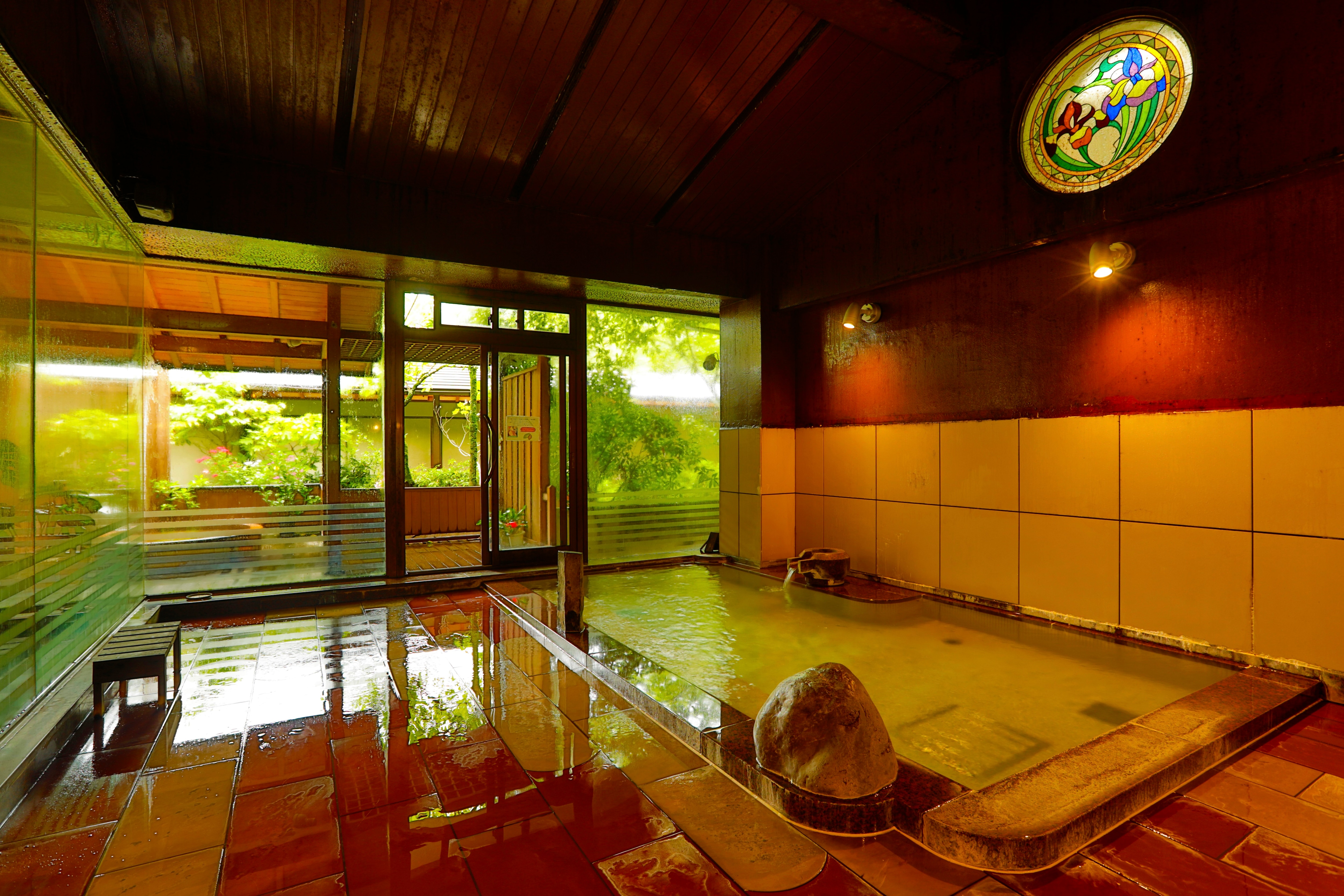 Phòng tắm công cộng lớn