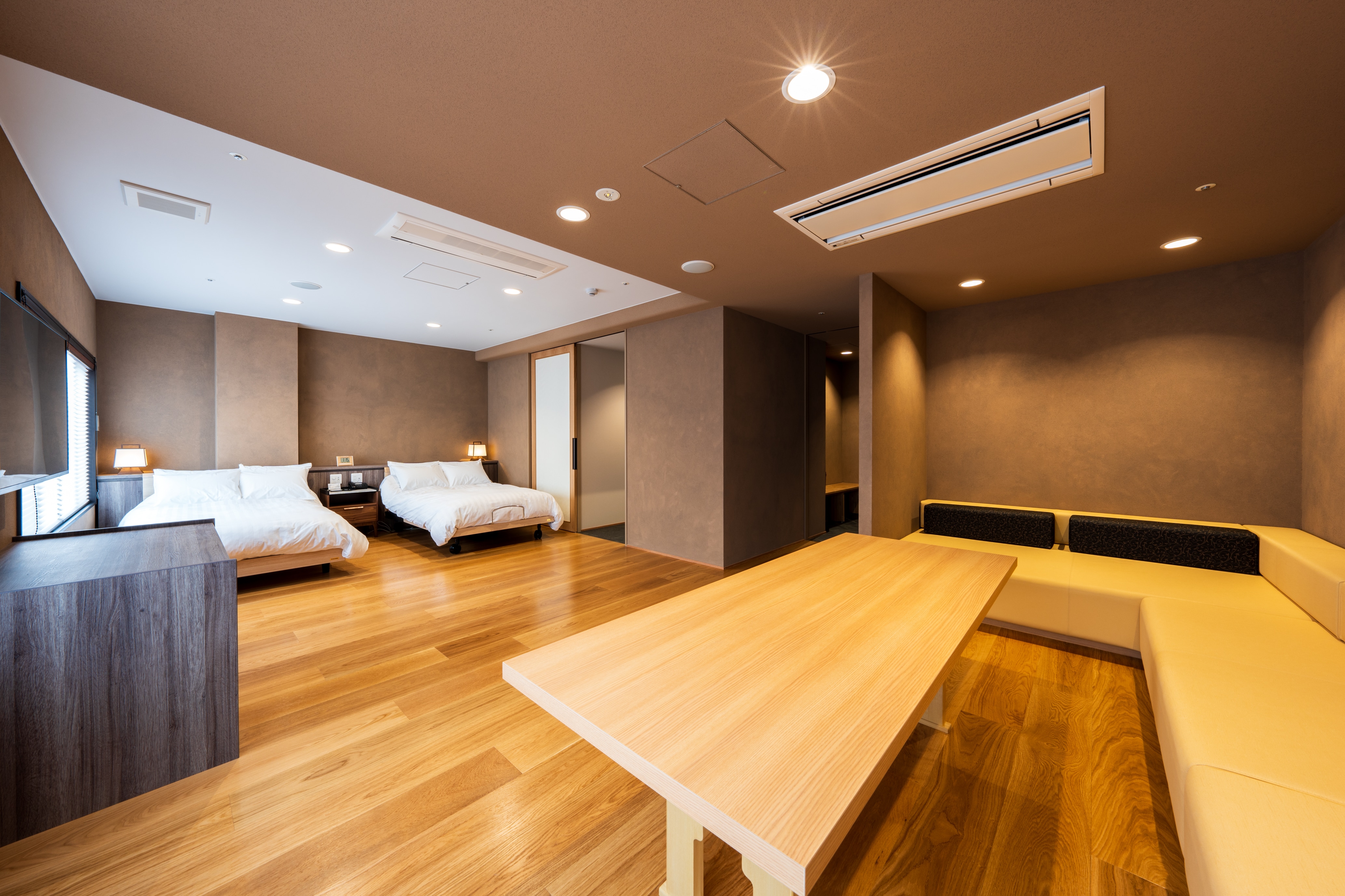 Twin room with hot spring water flowing directly from the source "Yuraku" bed + living room