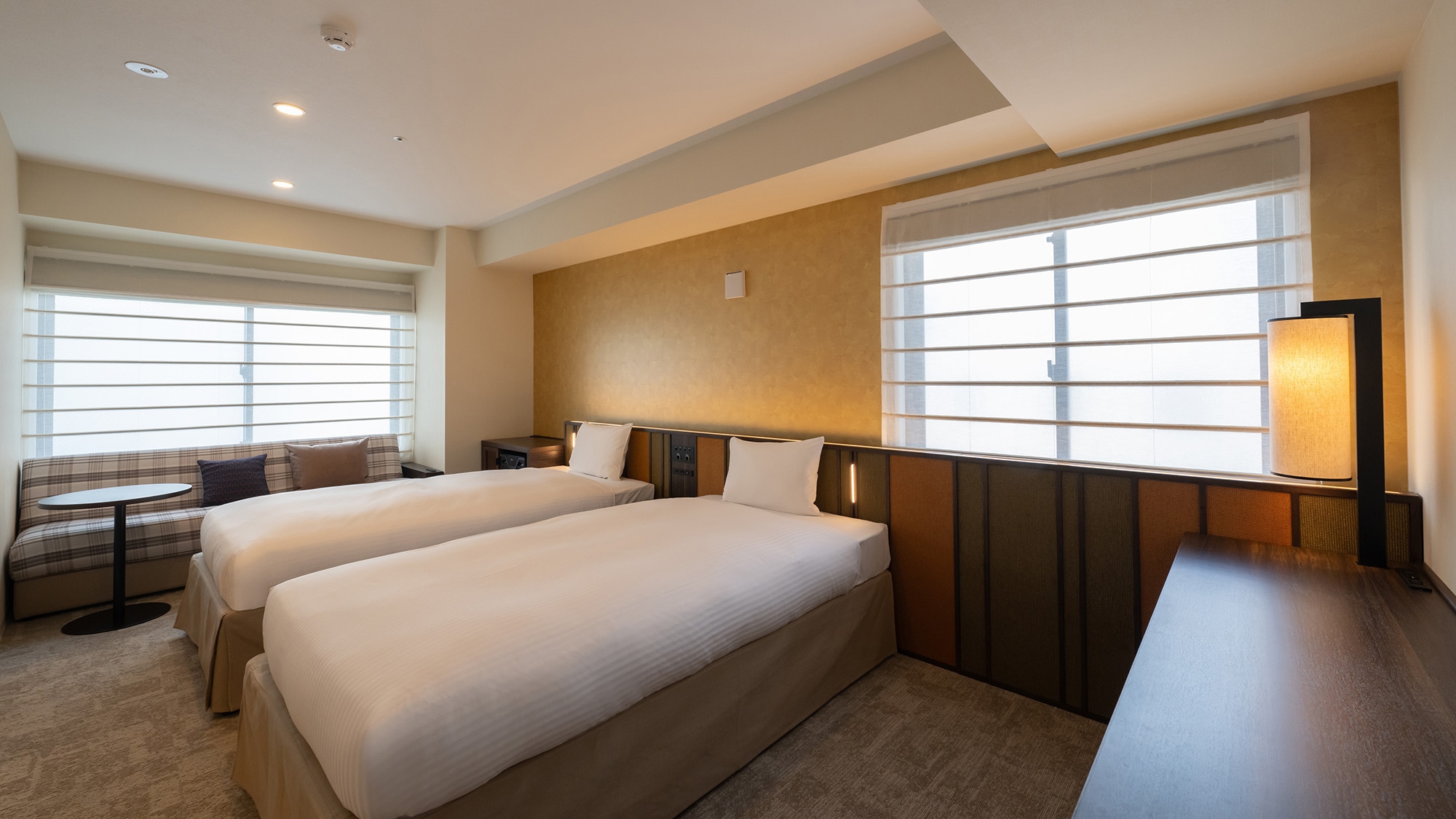 [Deluxe Twin / 28-33m²] A spacious room with two 120cm wide beds.