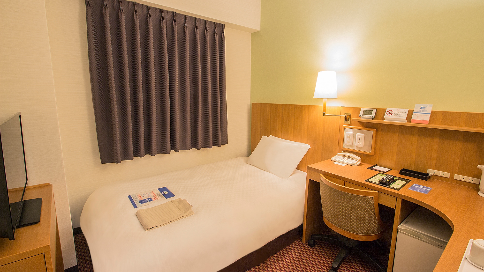 ■ Single room (main building): 12㎡ ・ 120cm & times; 195cm (made by Simmons) beds are available.