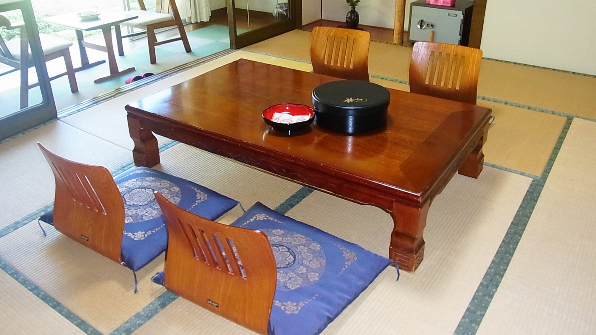 *[Example of a Japanese-style room] A quiet room where you can relax and unwind.