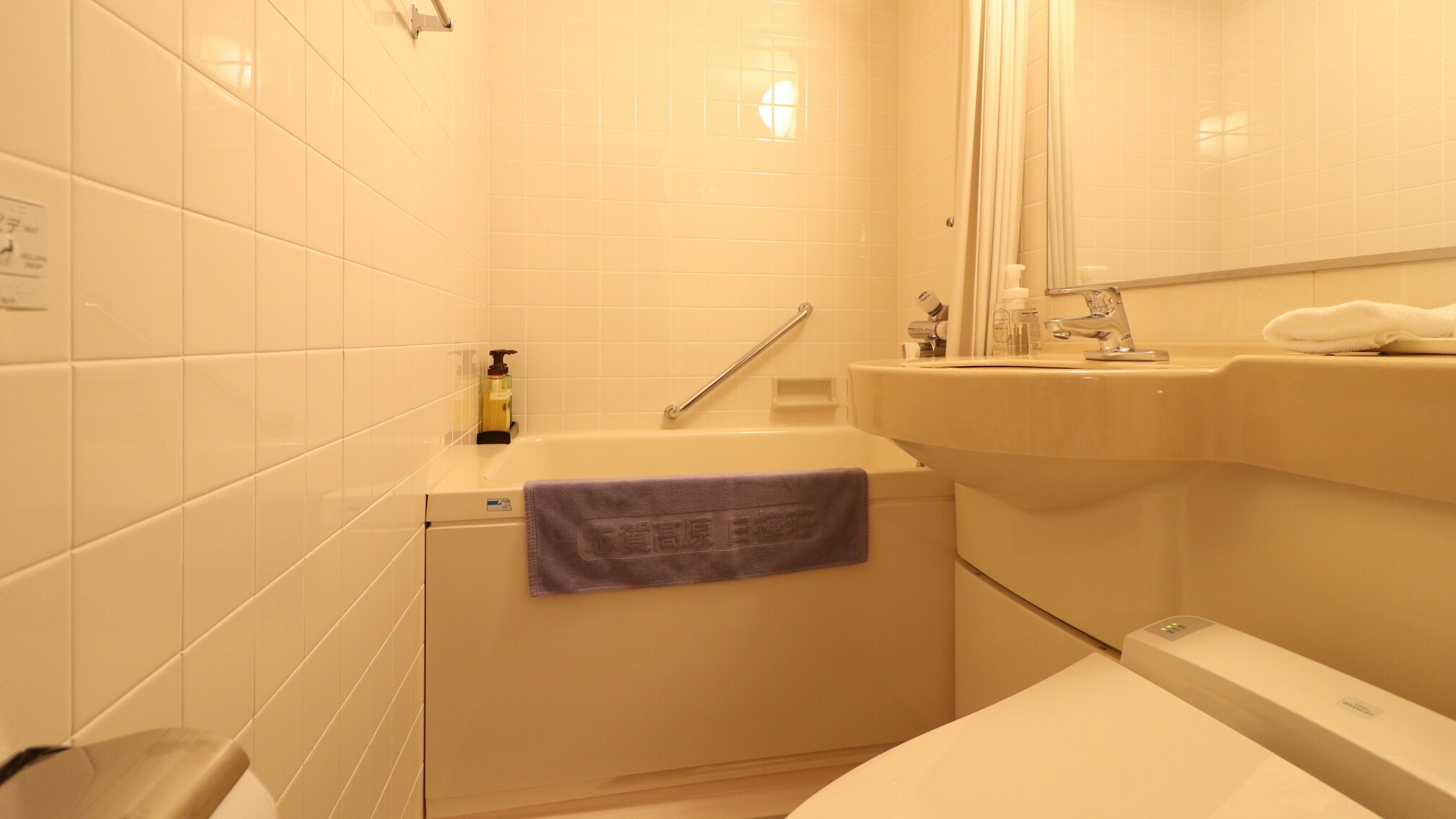 Unit bath / Western room