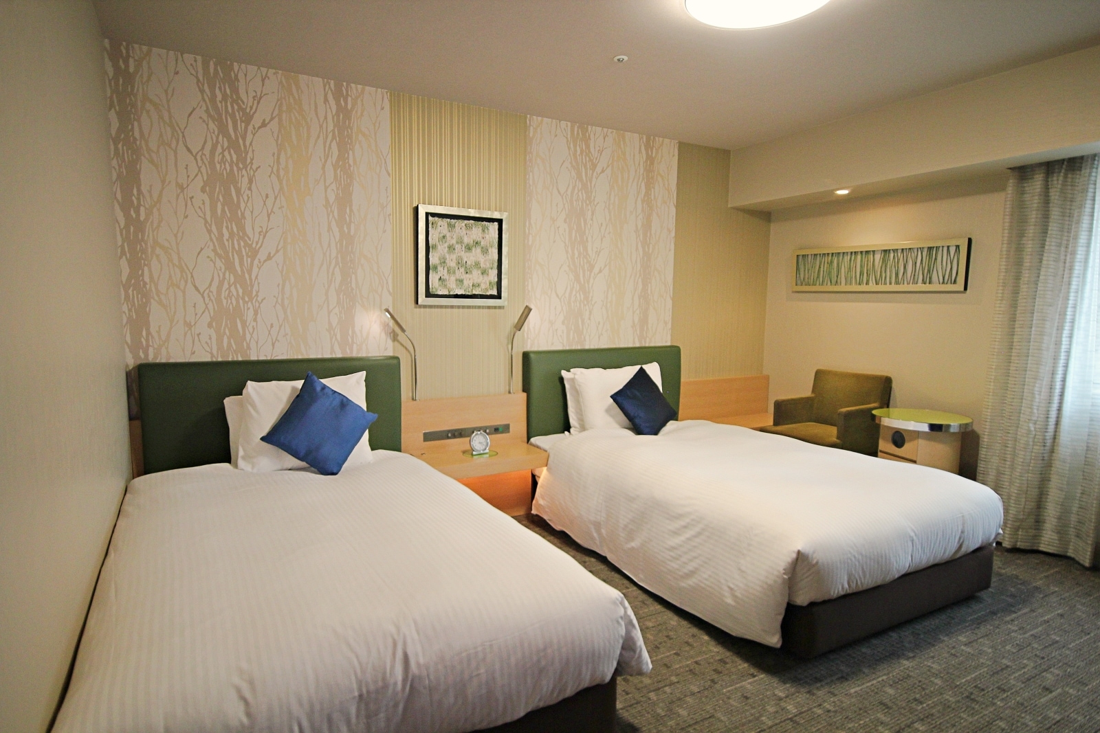 universal twin room