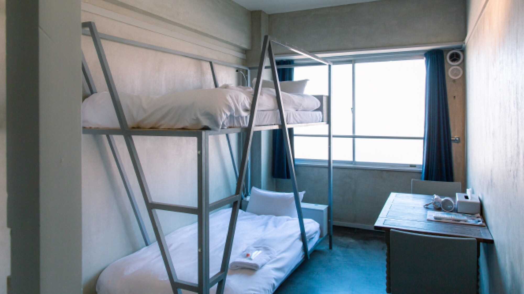 ・[私人雙層床房/床] 房間內設有雙層床，可廣泛使用。