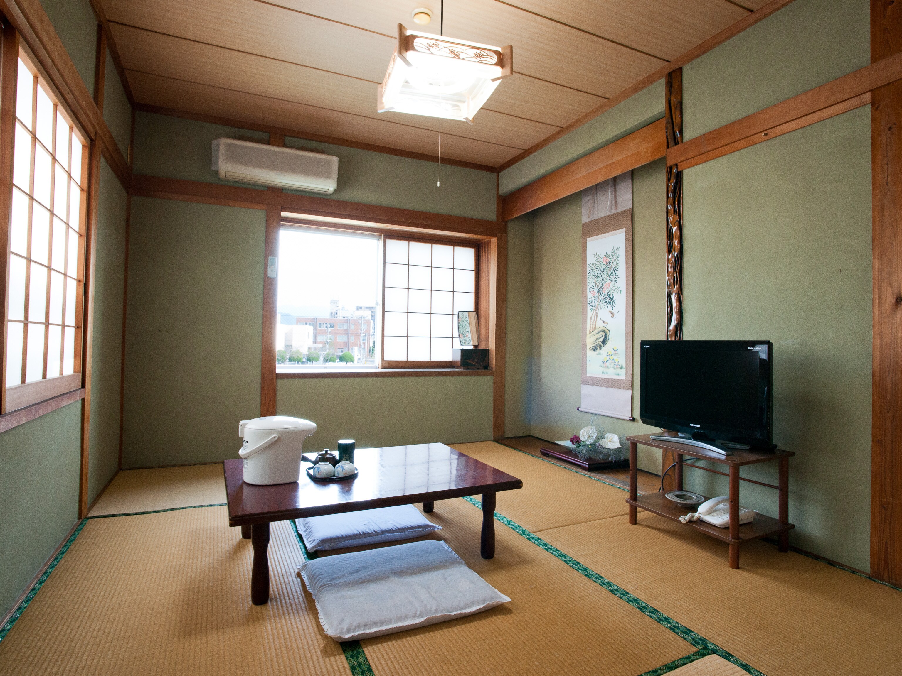 [Non-smoking] Japanese-style room for 1-2 people (no bath)