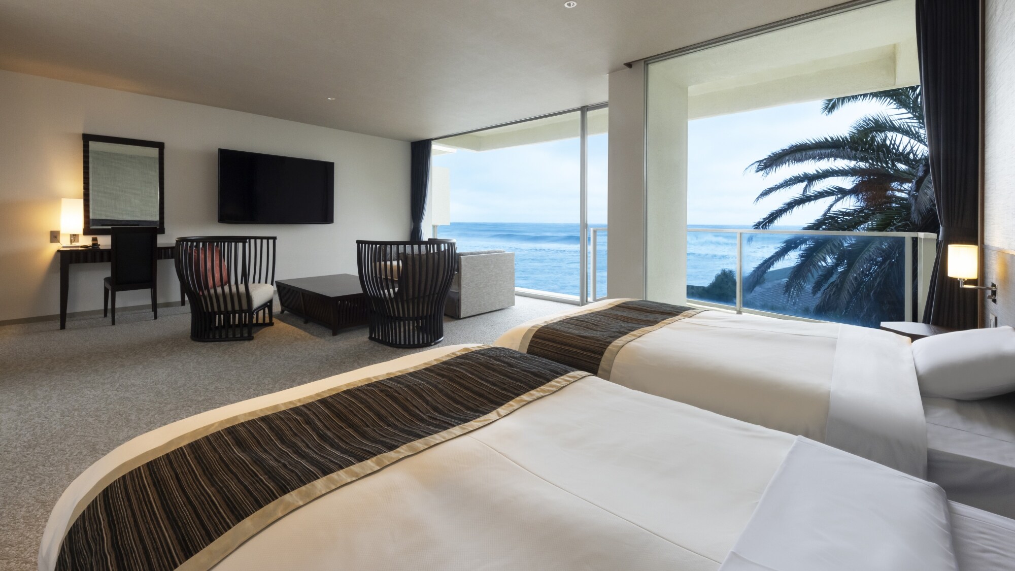 [Renewed in March 2024] Ocean Front Western-style Suite Room