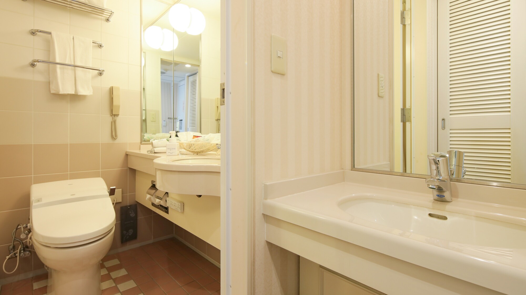 Standard twin room, 1 bathroom