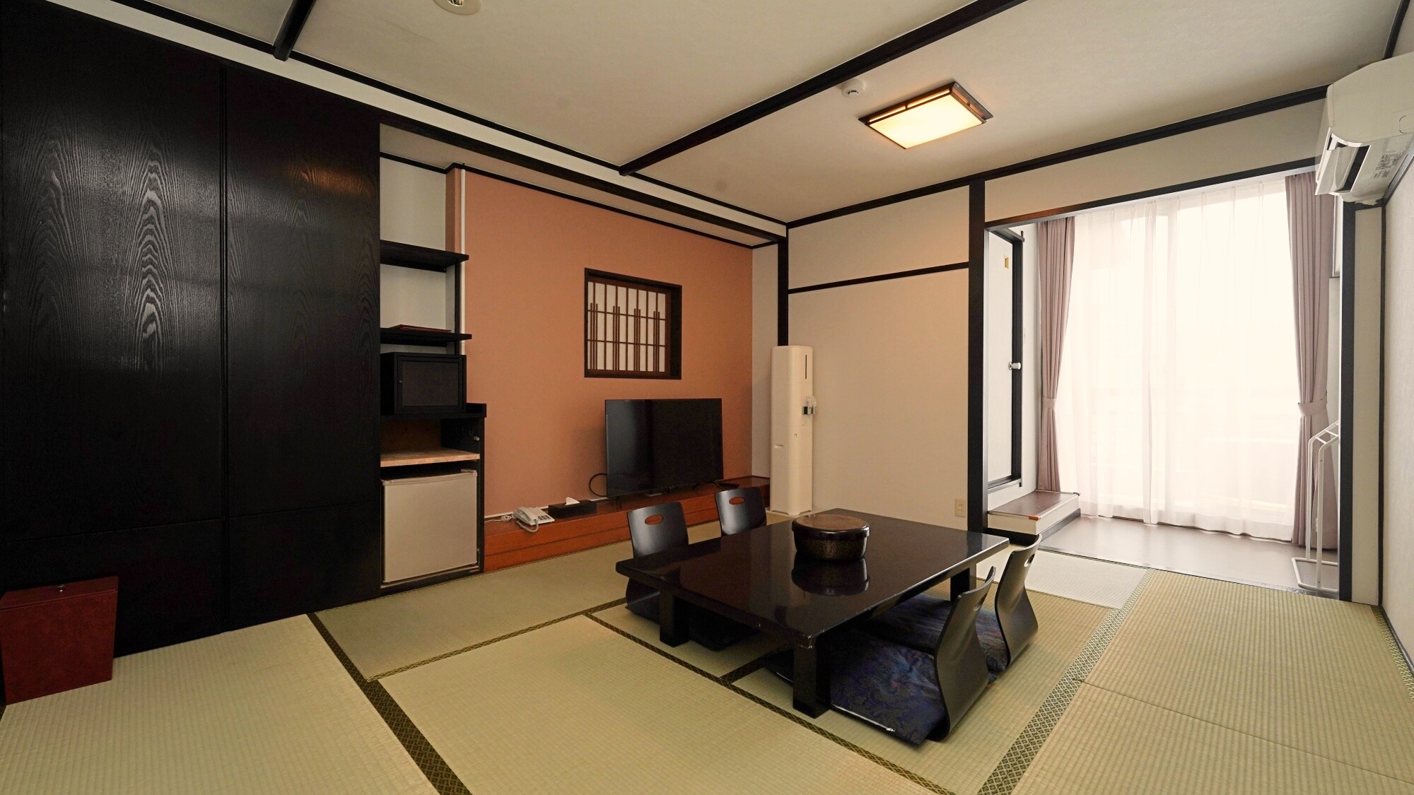 10-tatami Japanese-style room (with indoor bath)