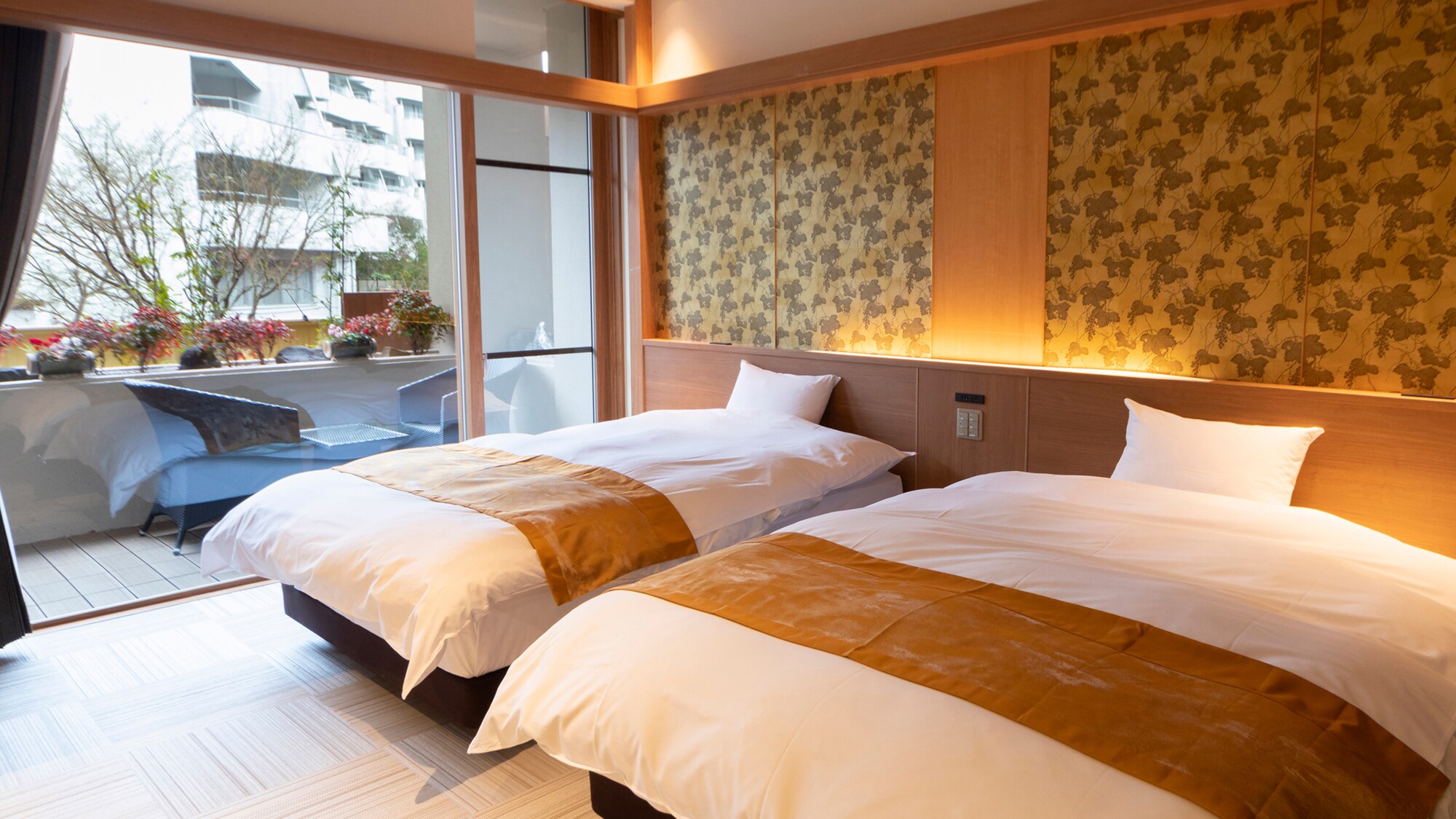 [Annex 1F reserved special room "Taiko" 140 square meters] There is a terrace outside the bedroom and window.