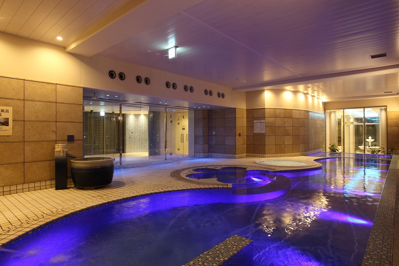 [New Residence Wing] Pool at night