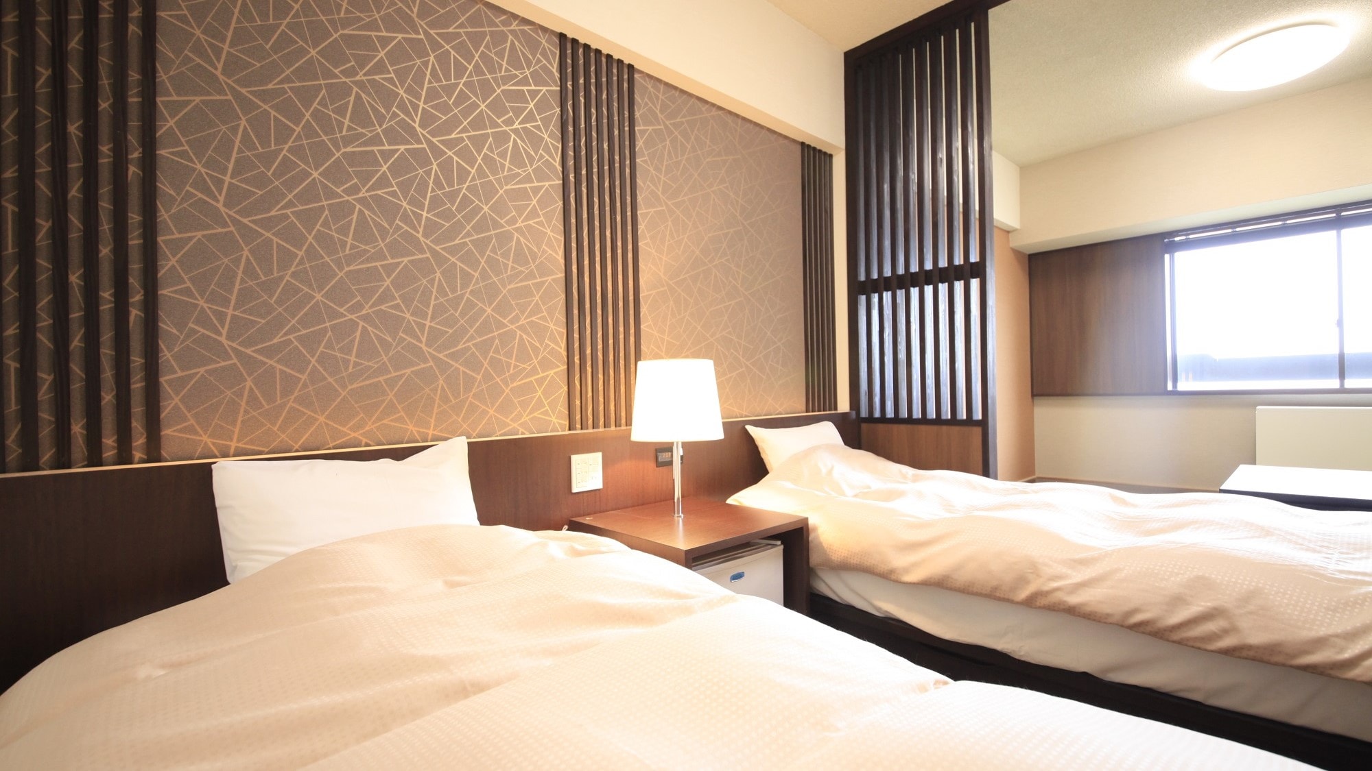 [Japanese-Western room] A spacious Western-style room with two beds combined with a 6-tatami Japanese-style room.