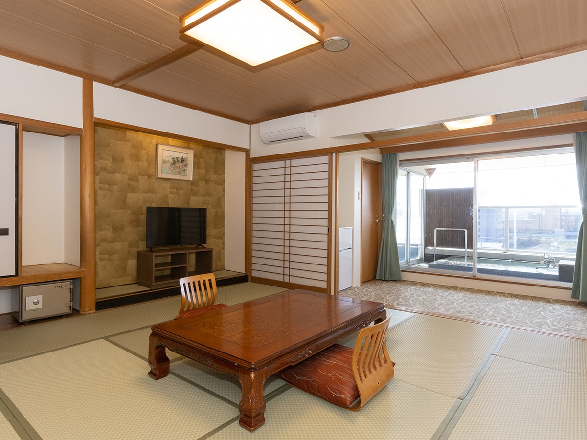 Guest rooms with open-air baths