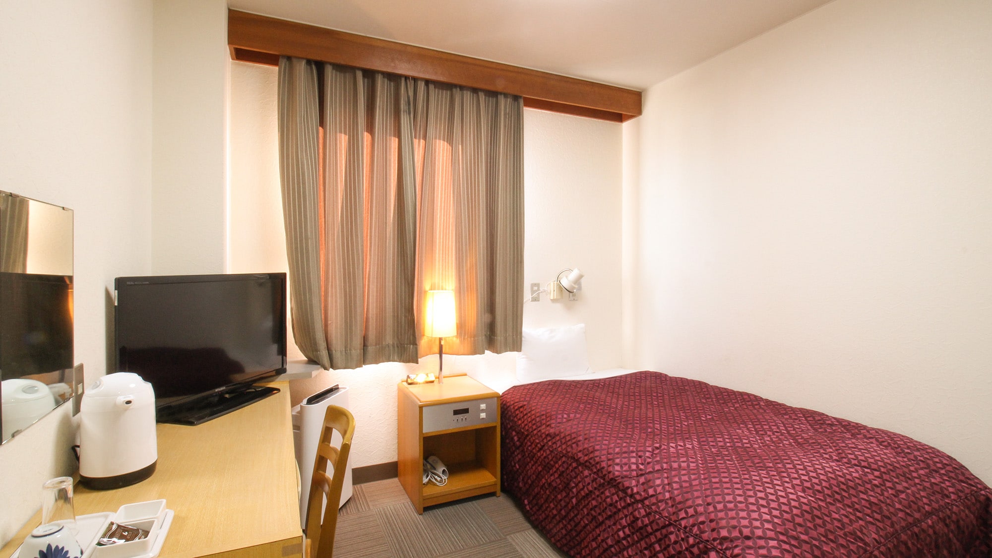 *[Guest room example] Single (non-smoking/smoking)