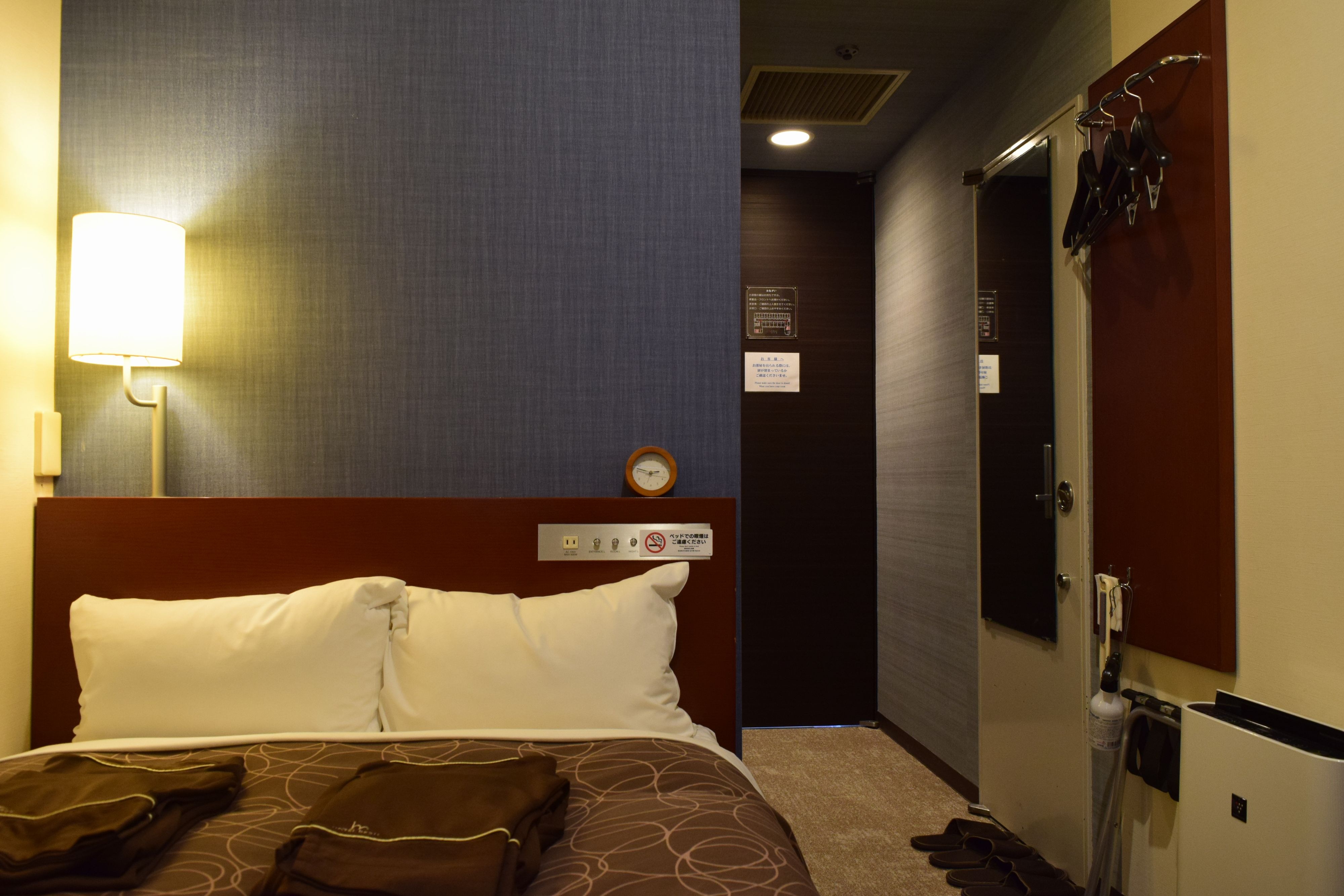 Semi-double room smoking