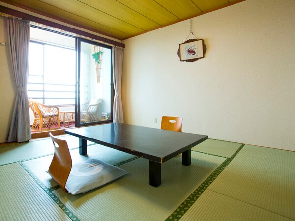 Japanese-style room with a view of the sea (8 tatami mats on the 2nd floor of the old building)