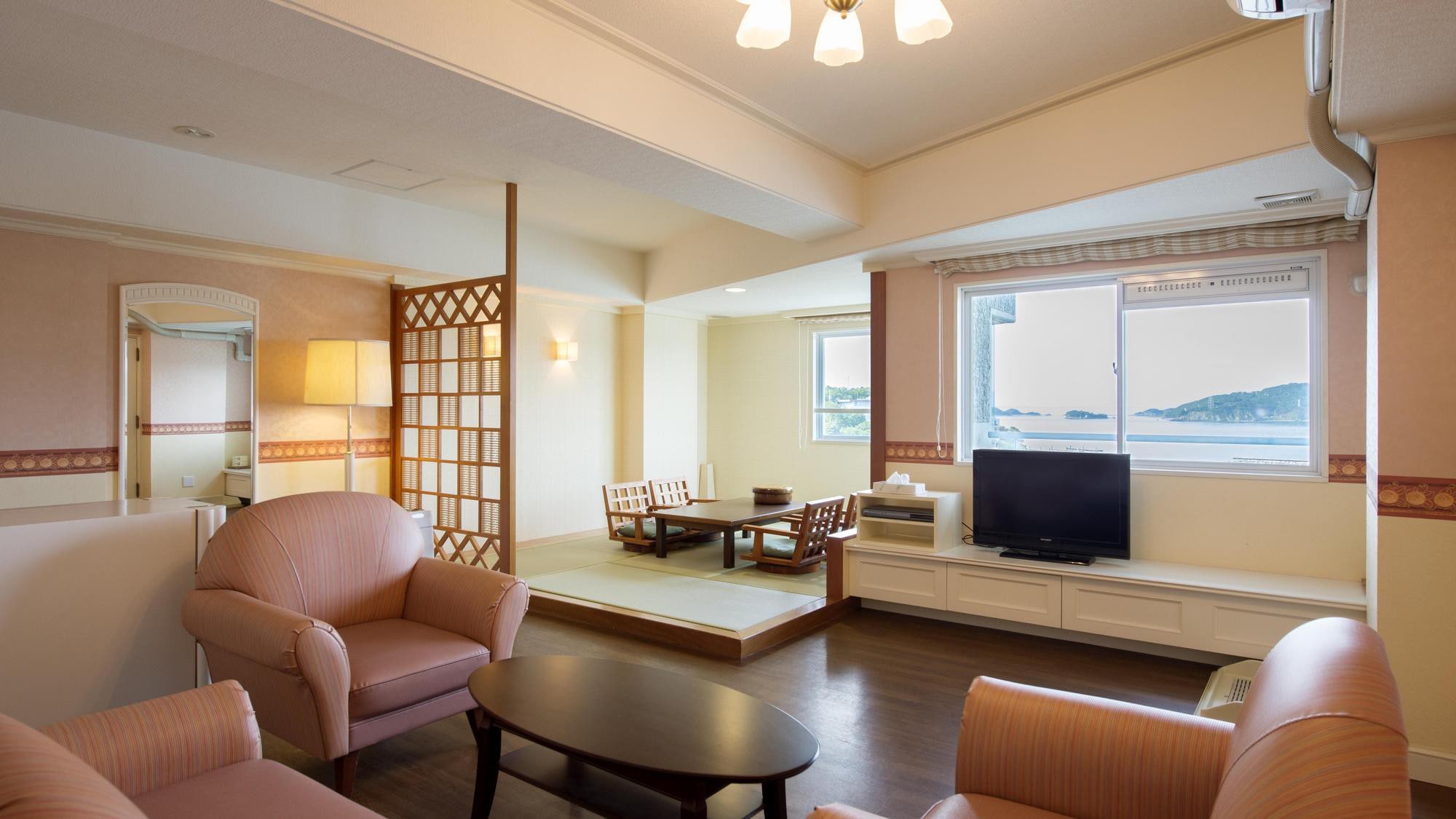 [Top floor/Royal Suite]