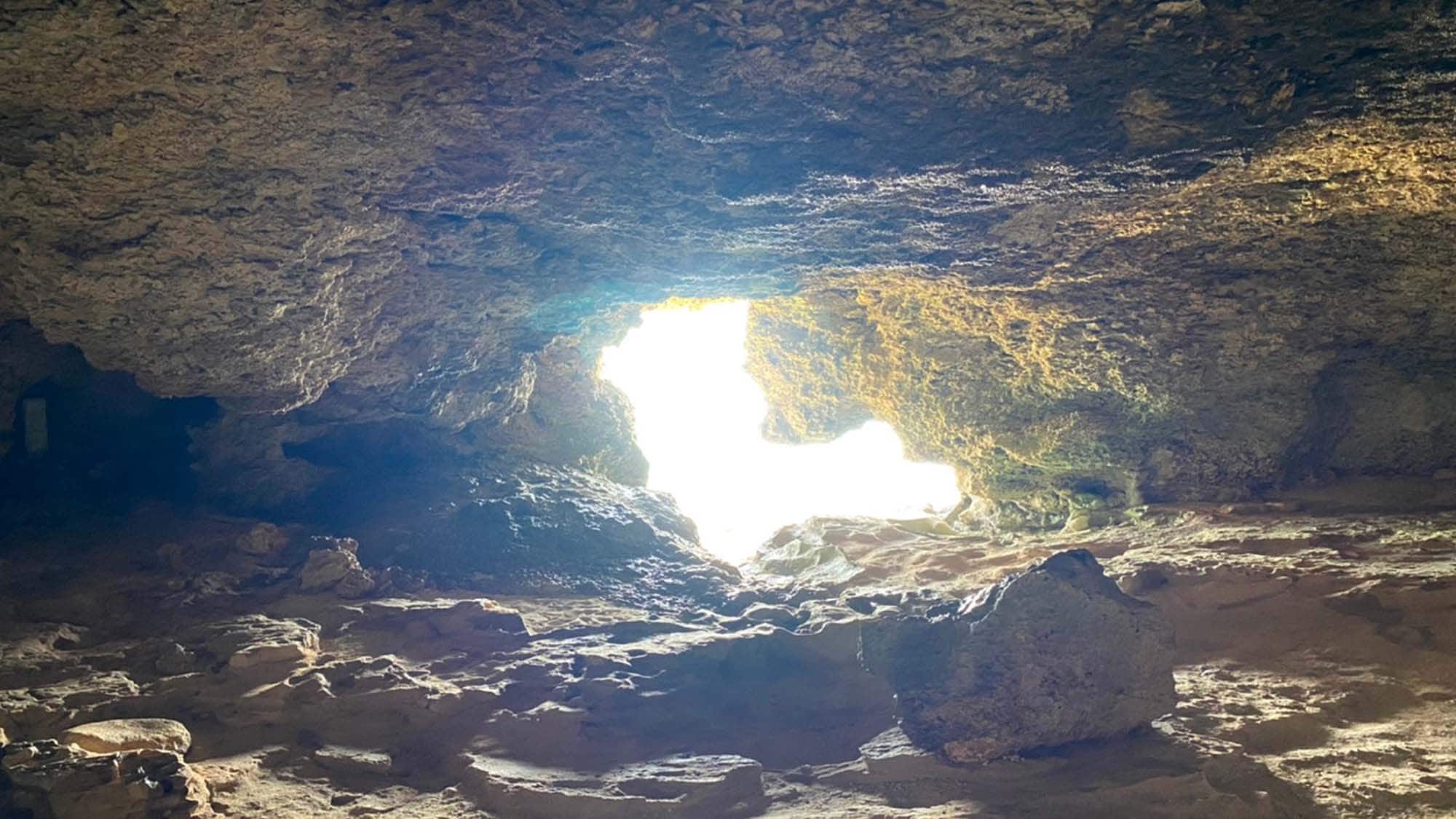 [Around] It is a Nyatiya cave with a "Visil stone" that is blessed with child treasure!
