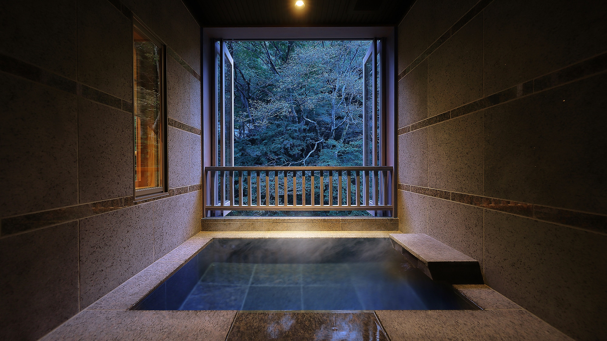 Special room with open-air bath "Momiji Suite"