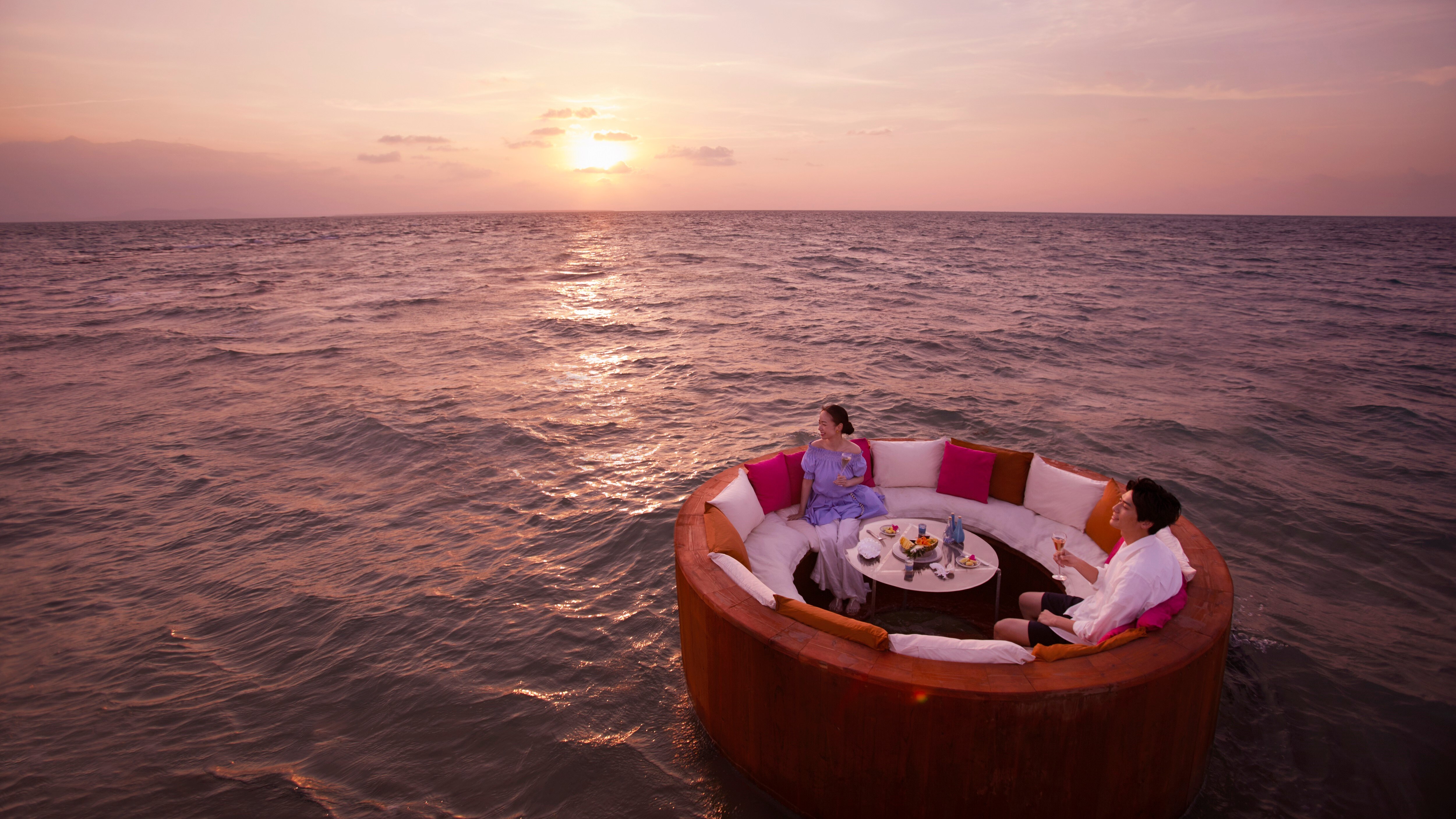 Sunrise sea lounge