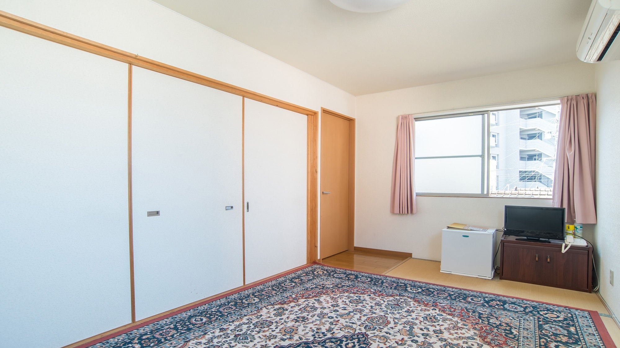 * [Example of a 6 tatami Japanese-style room] Up to 3 people can stay