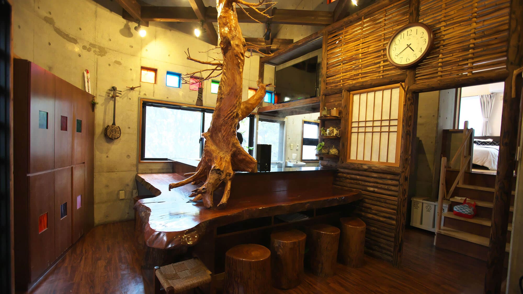 1st floor: The original dining table is stylish