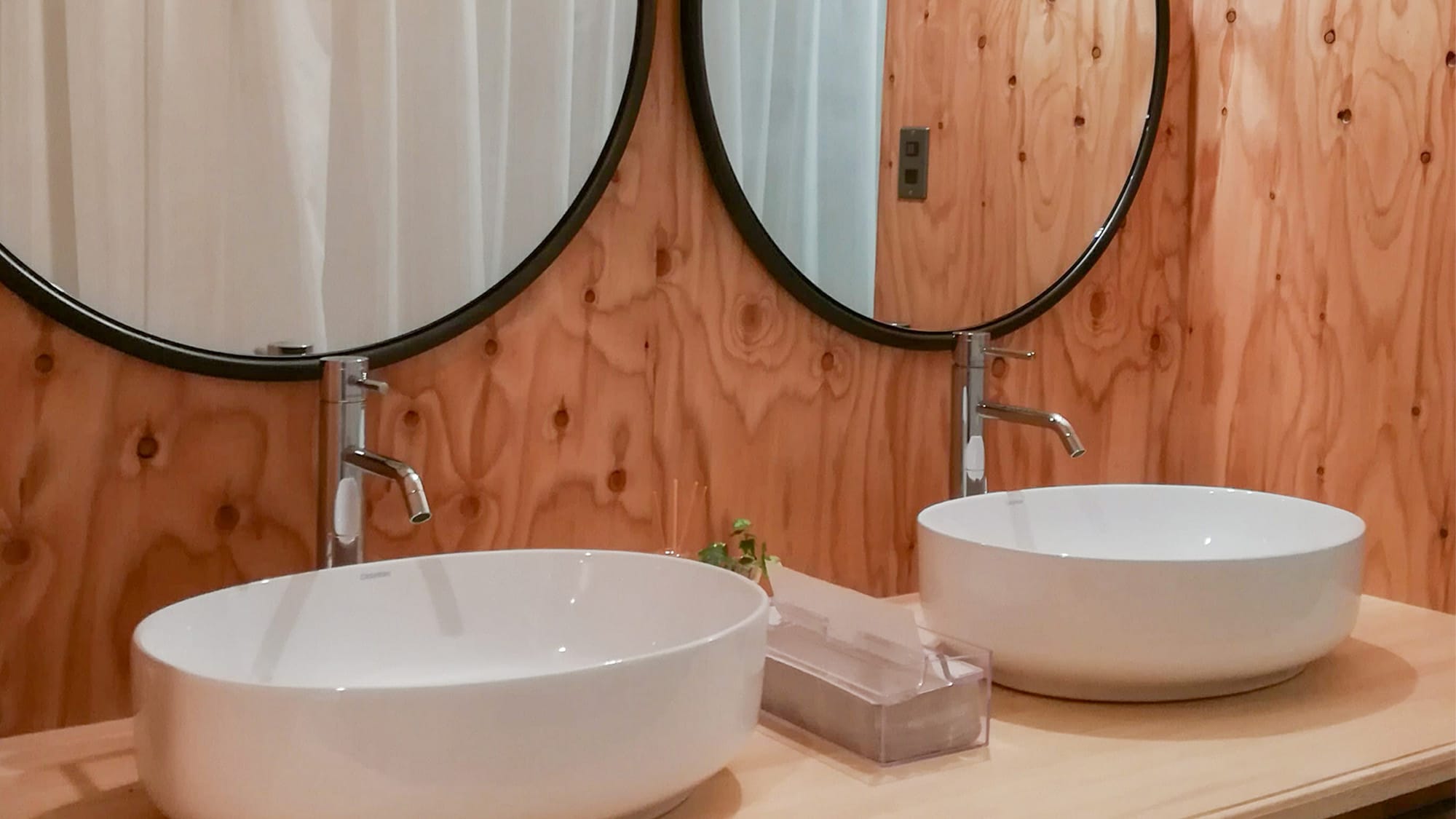 ・ [Common washbasin] Interior with plenty of wood