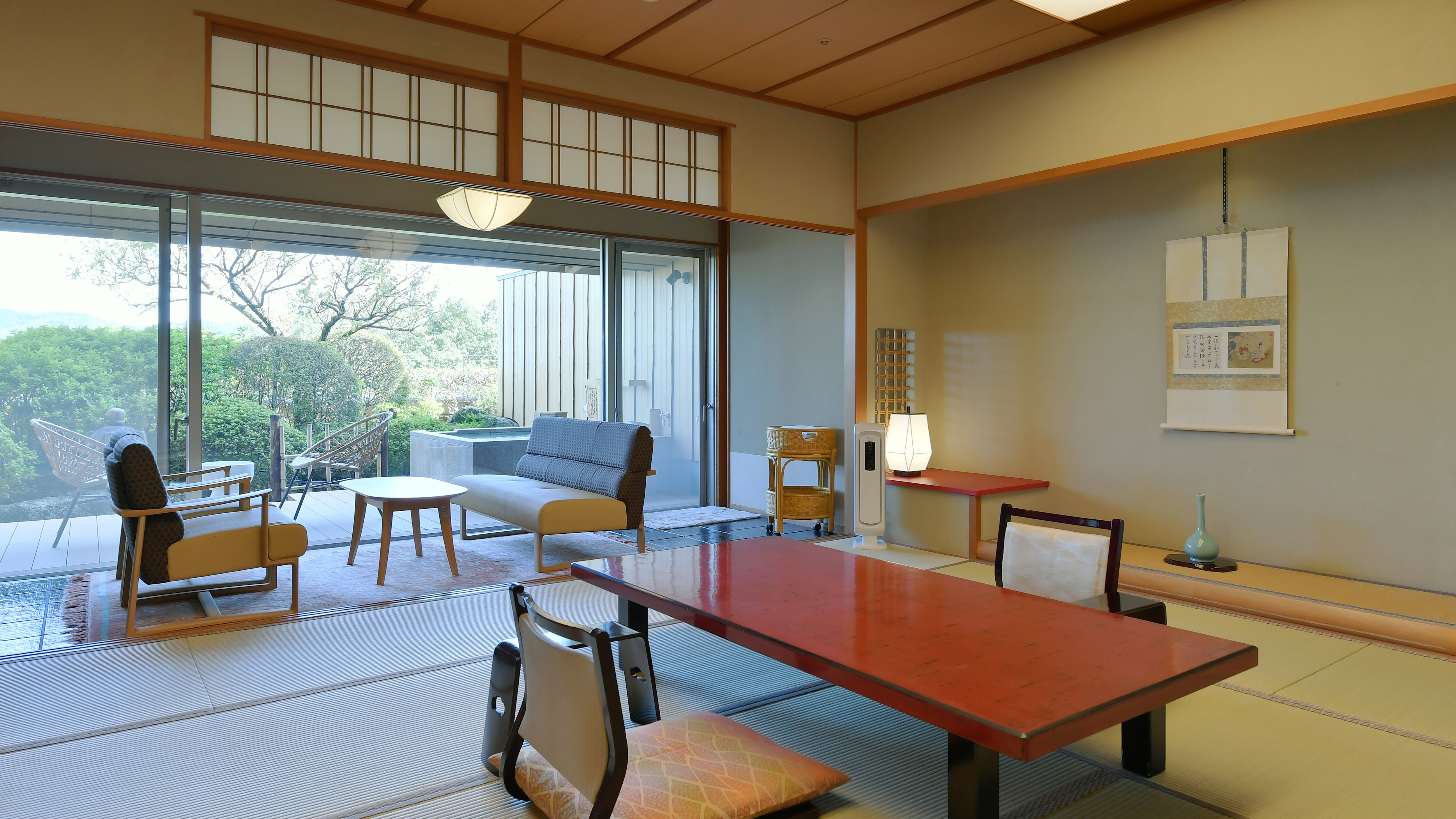 Japanese-style room with 12.5 tatami mats and an open-air bath (hot spring: circulating filtration type)
