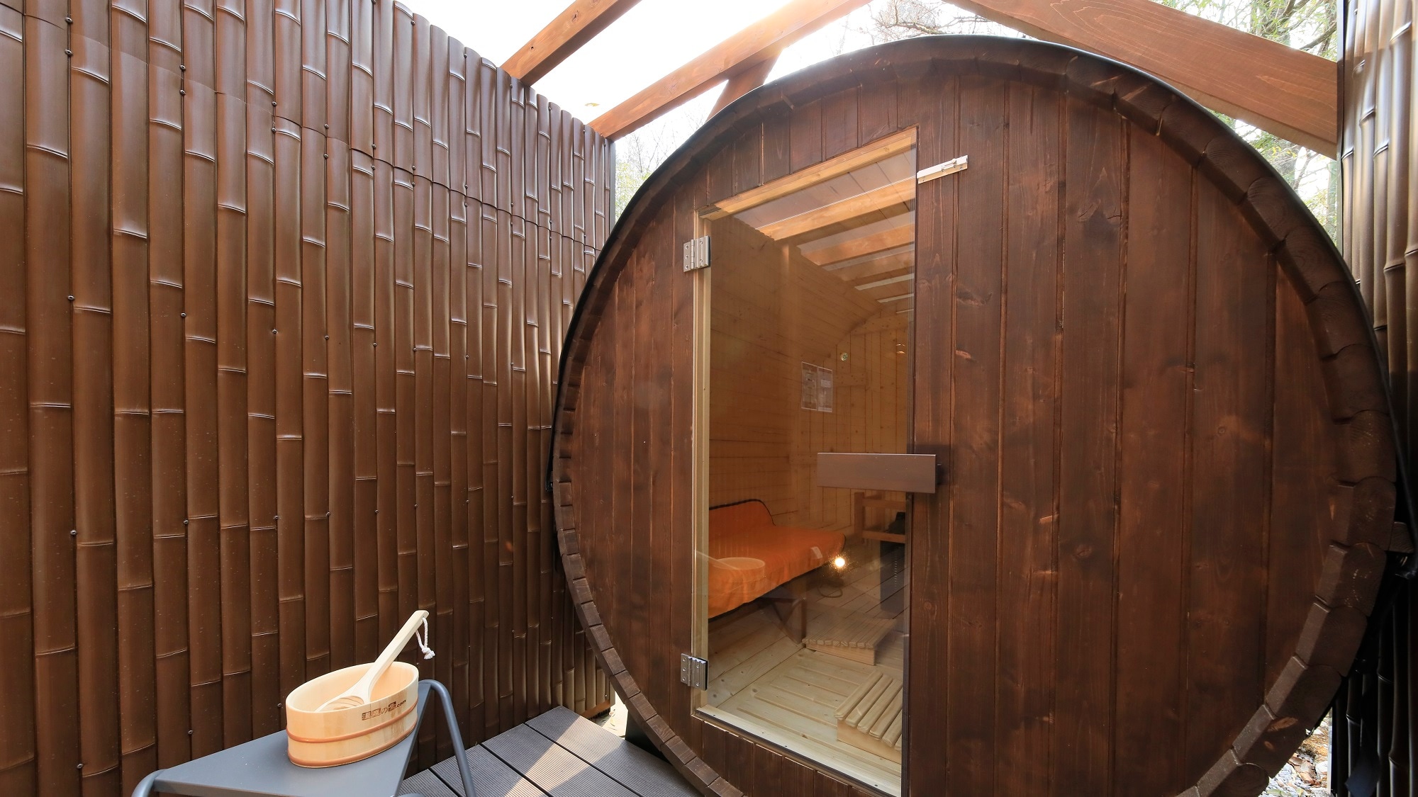 <Main building Western-style twin room with open-air sauna> Private barrel sauna available