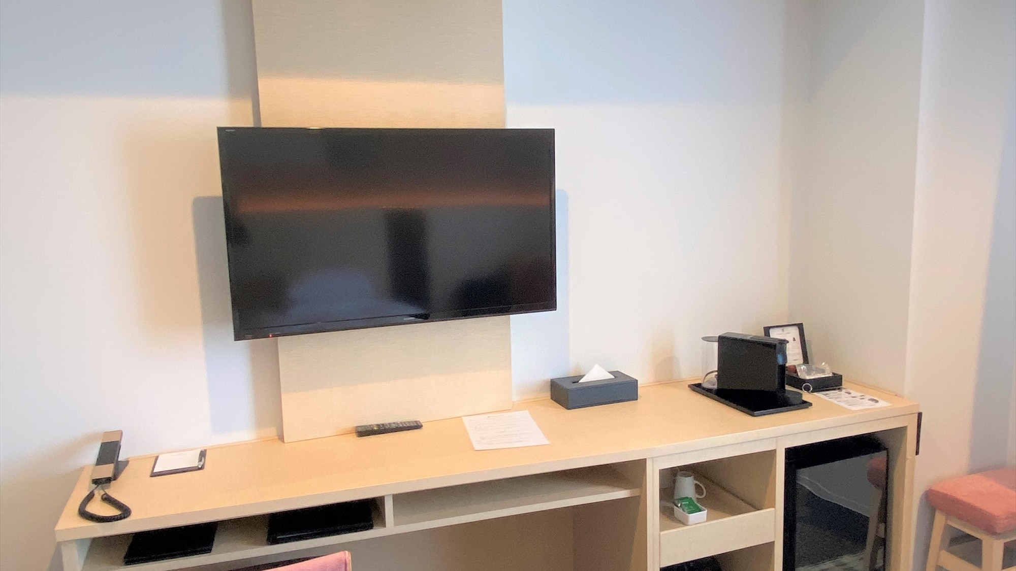 Superior Twin Room Desk Area