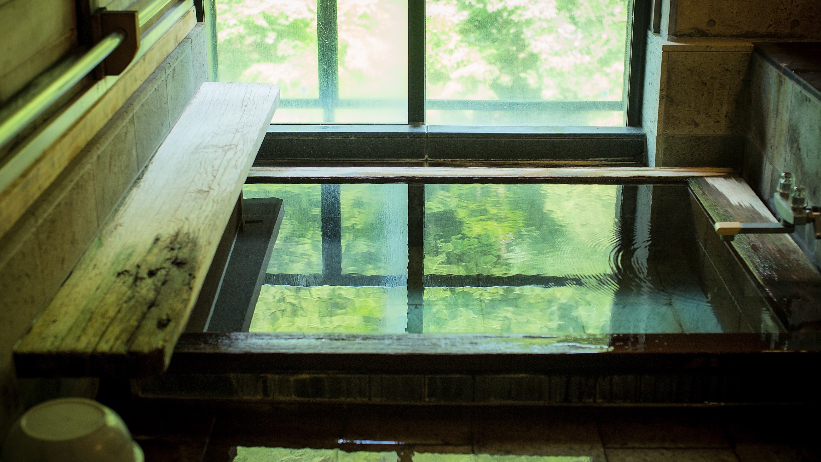 Hotel information and reservations for Osawa Onsen Sansuikaku